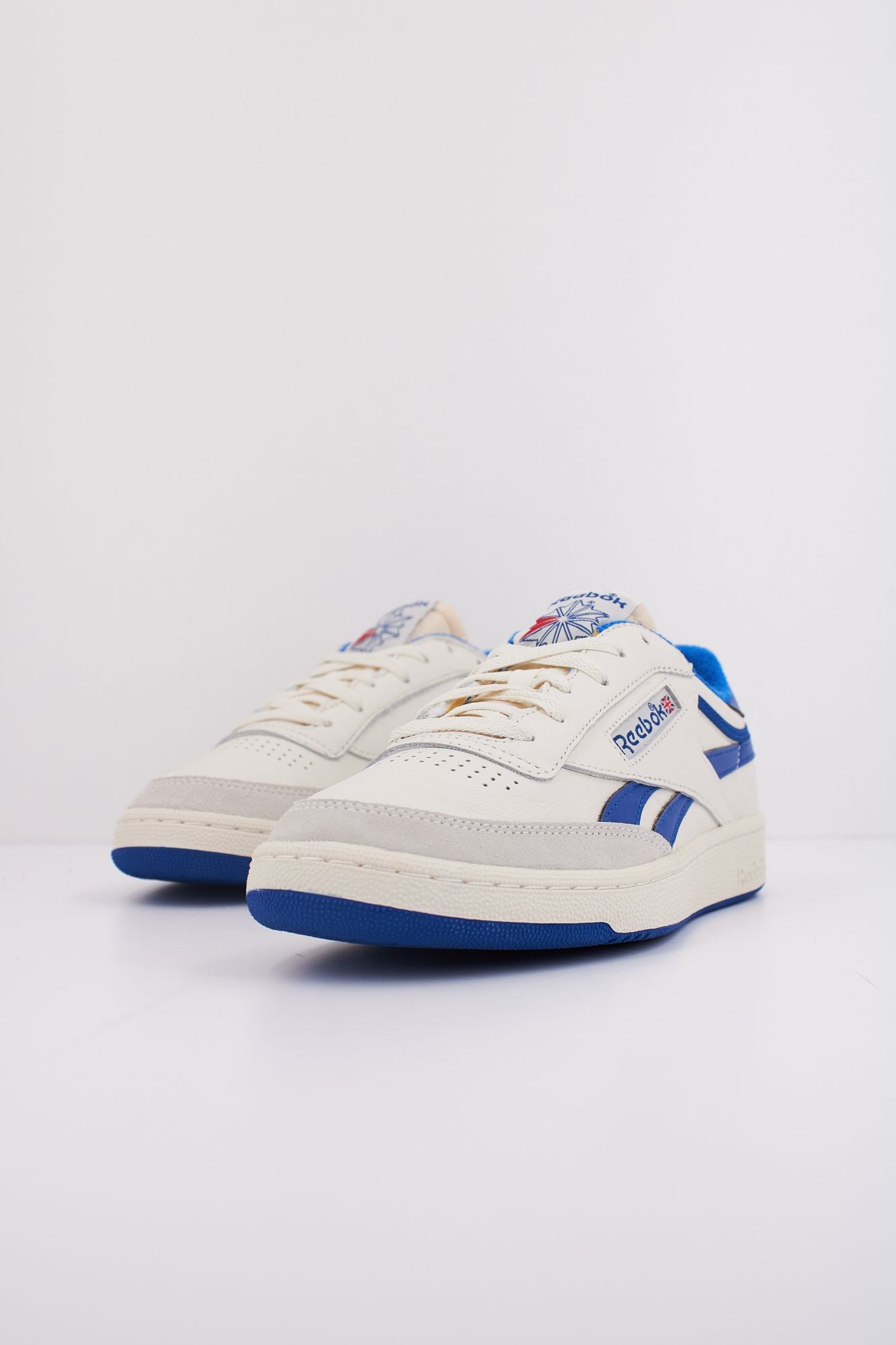 REEBOK CLUB C REVENGE VINTAGE en color BEIS (2)
