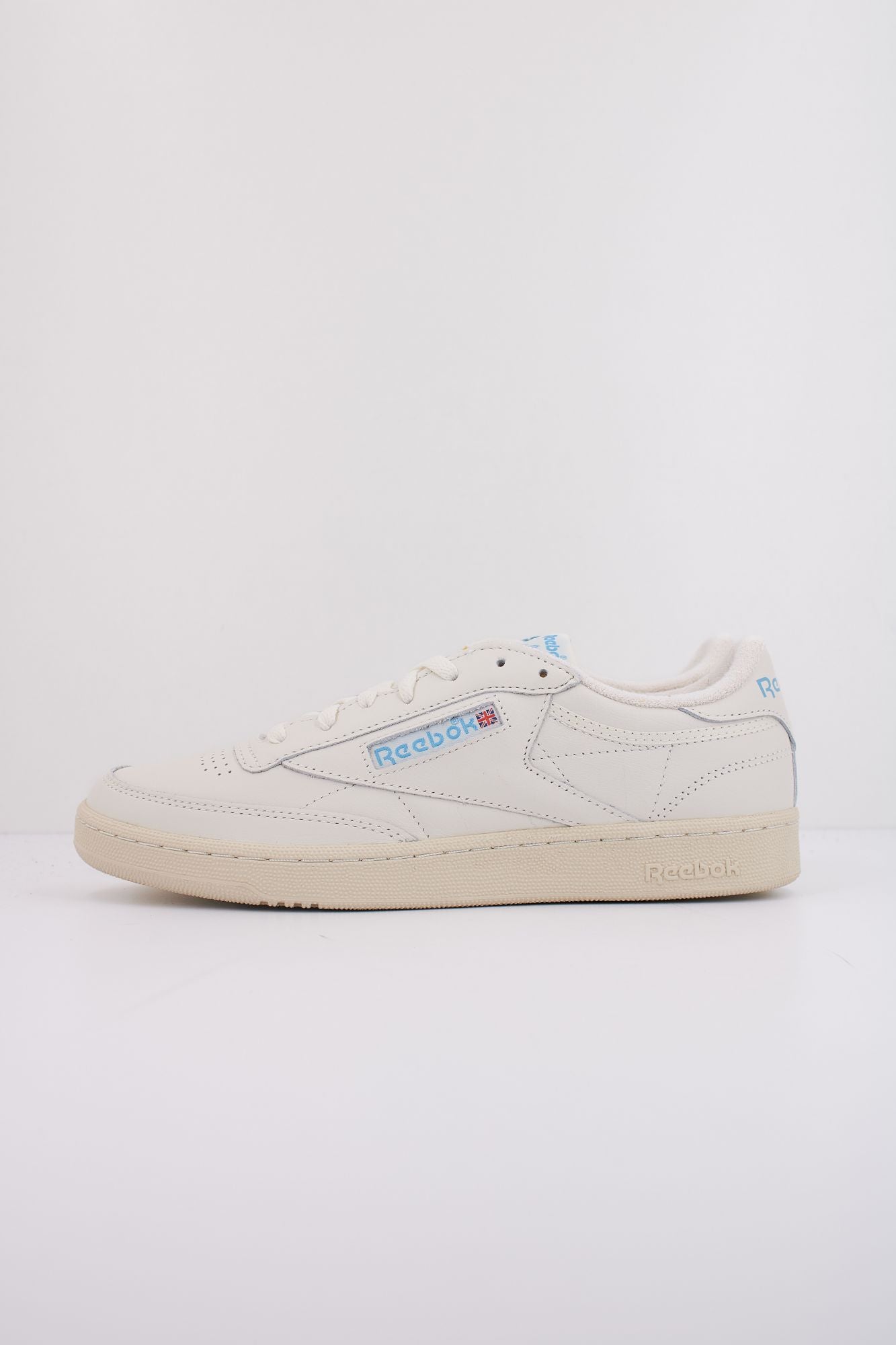REEBOK CLUB C 85 VINTAGE en color BEIS (1)