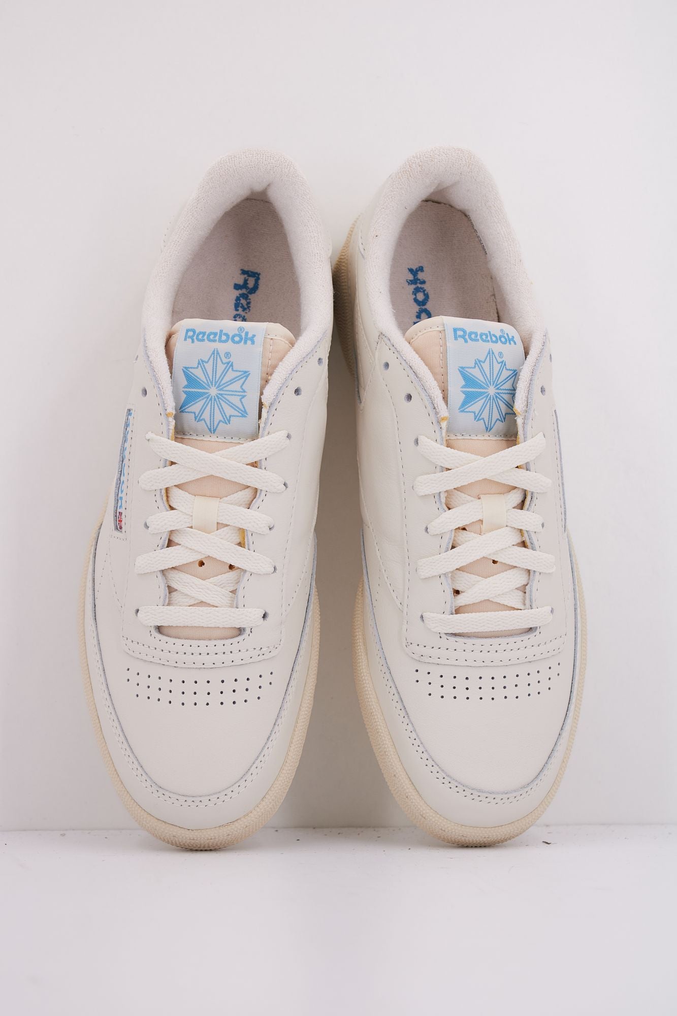REEBOK CLUB C 85 VINTAGE en color BEIS (3)