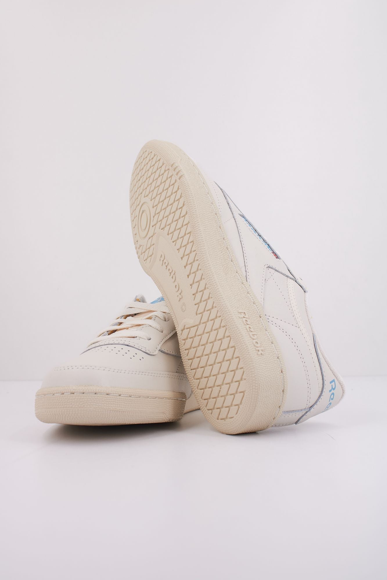 REEBOK CLUB C 85 VINTAGE en color BEIS (5)