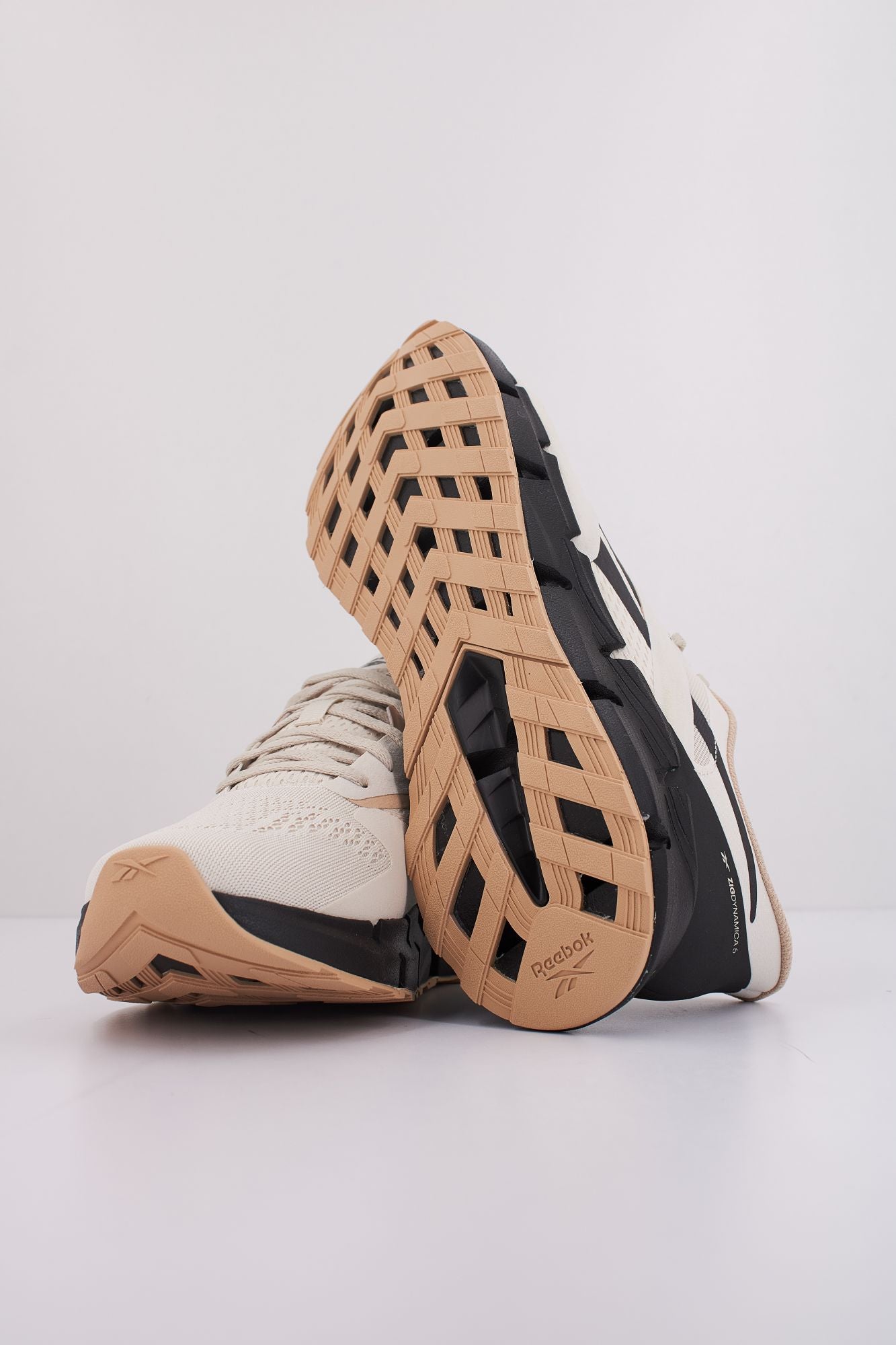 REEBOK ZIG DYNAMICA 5 en color MARRON CLARO (5)