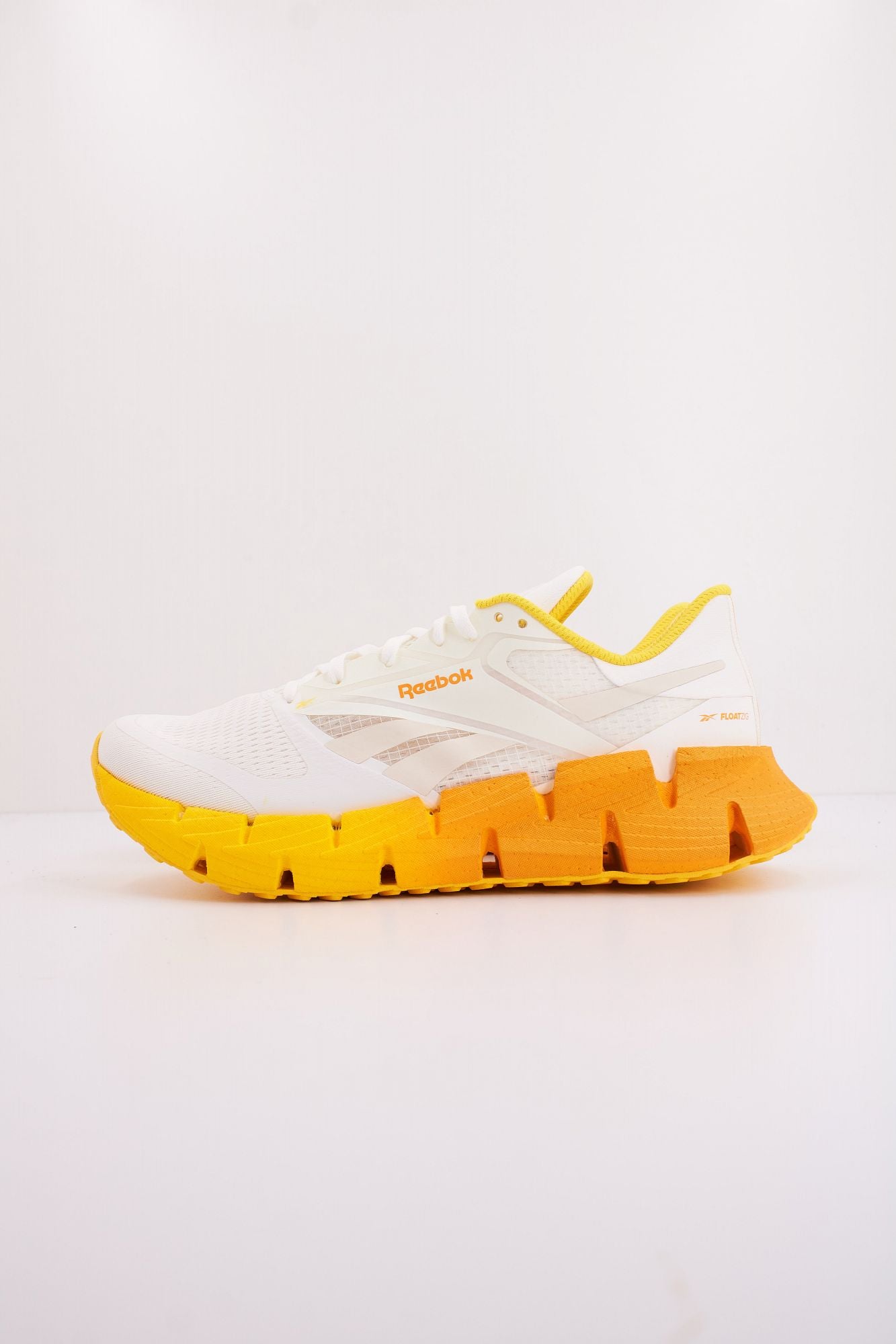 REEBOK FLOATZIG 1 en color BLANCO (1)