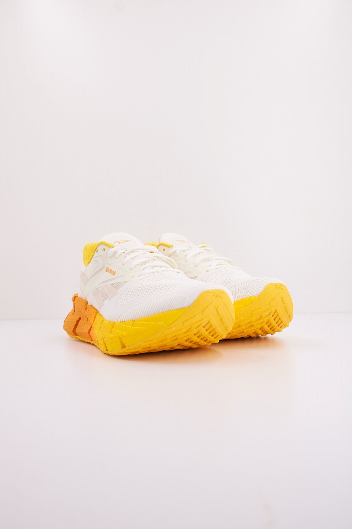 REEBOK FLOATZIG 1 en color BLANCO (2)