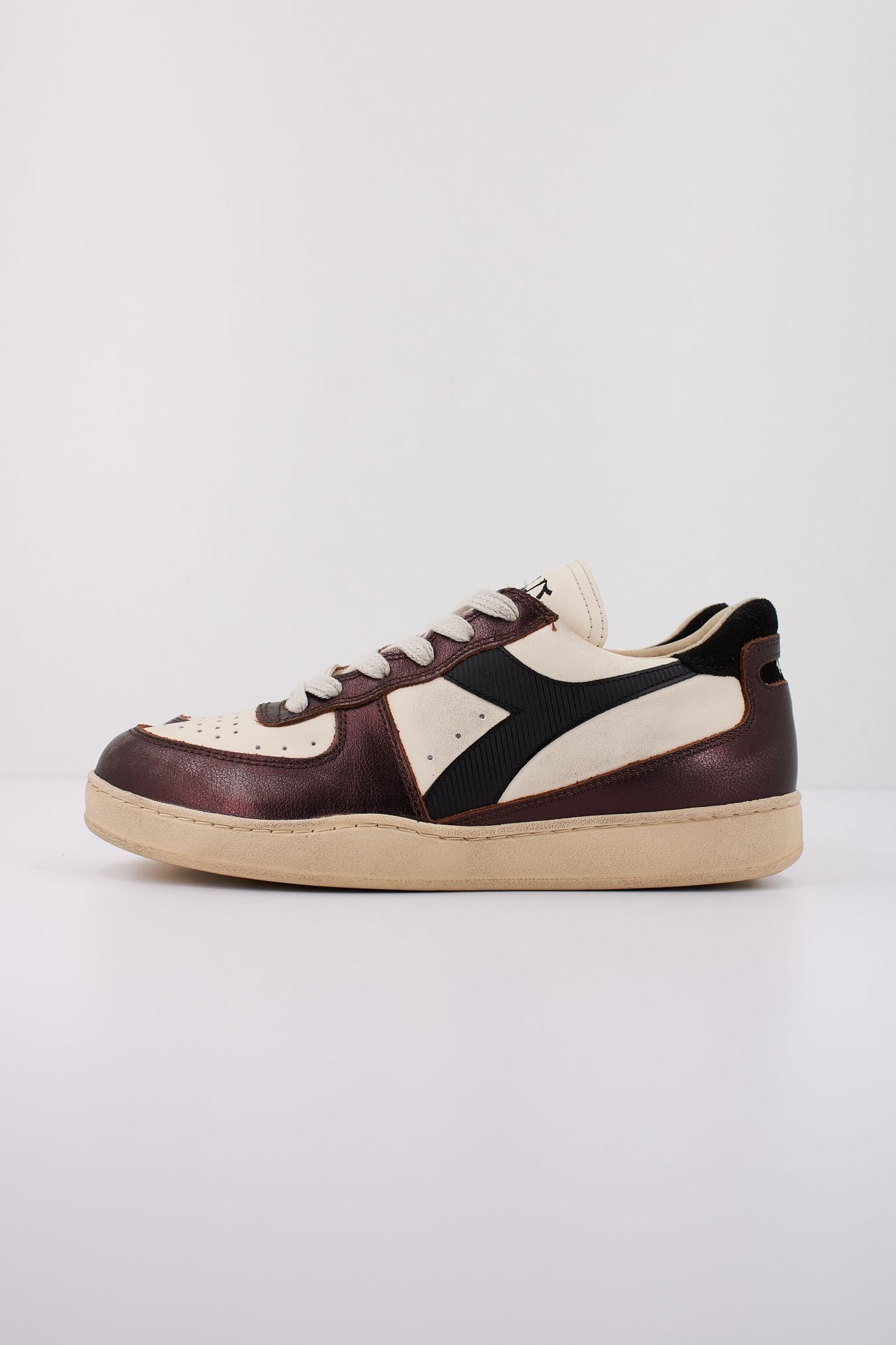 DIADORA HERITAGE BASKET LOW DIRTY en color MARRON (1)