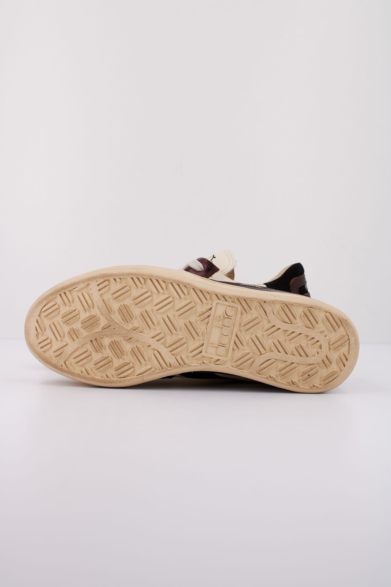 DIADORA HERITAGE BASKET LOW DIRTY en color MARRON (5)