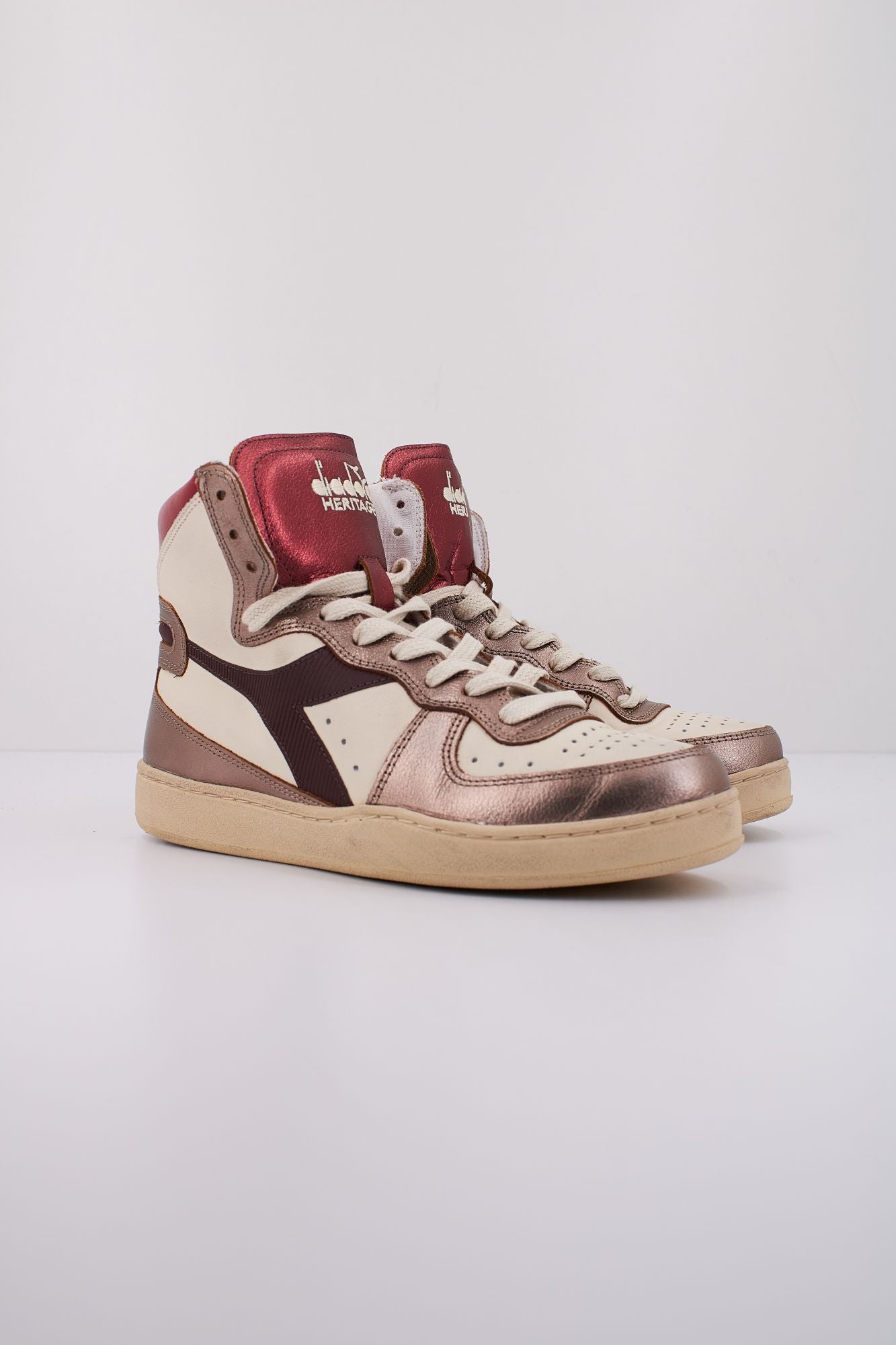 DIADORA HERITAGE BASKET METAL MIX en color BEIS (2)