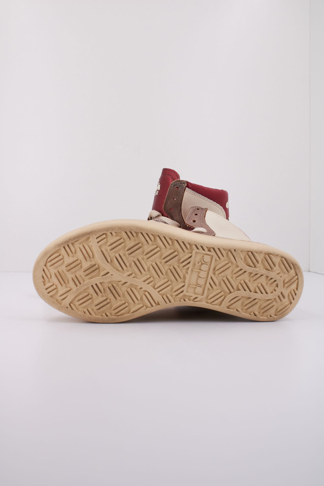 DIADORA HERITAGE BASKET METAL MIX en color BEIS (5)