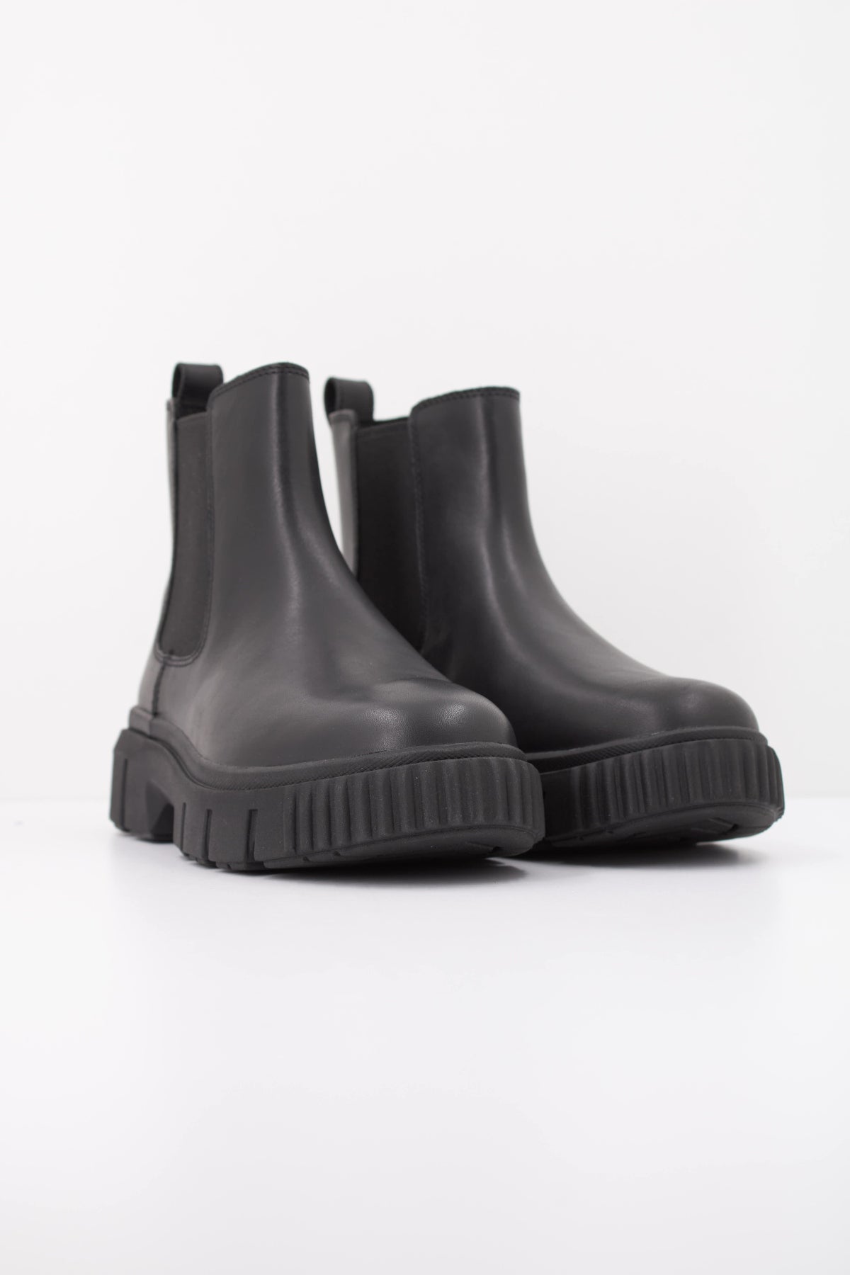 TIMBERLAND GREY MID CHELSEA BOOT en color NEGRO (2)