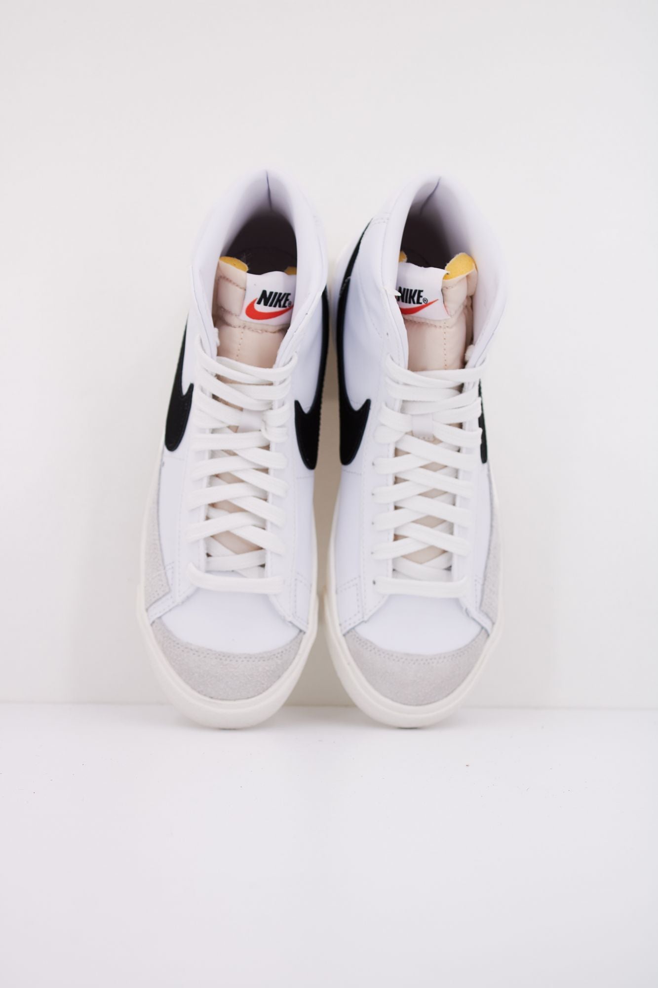 NIKE W BLAZER MID '77 en color BLANCO (3)