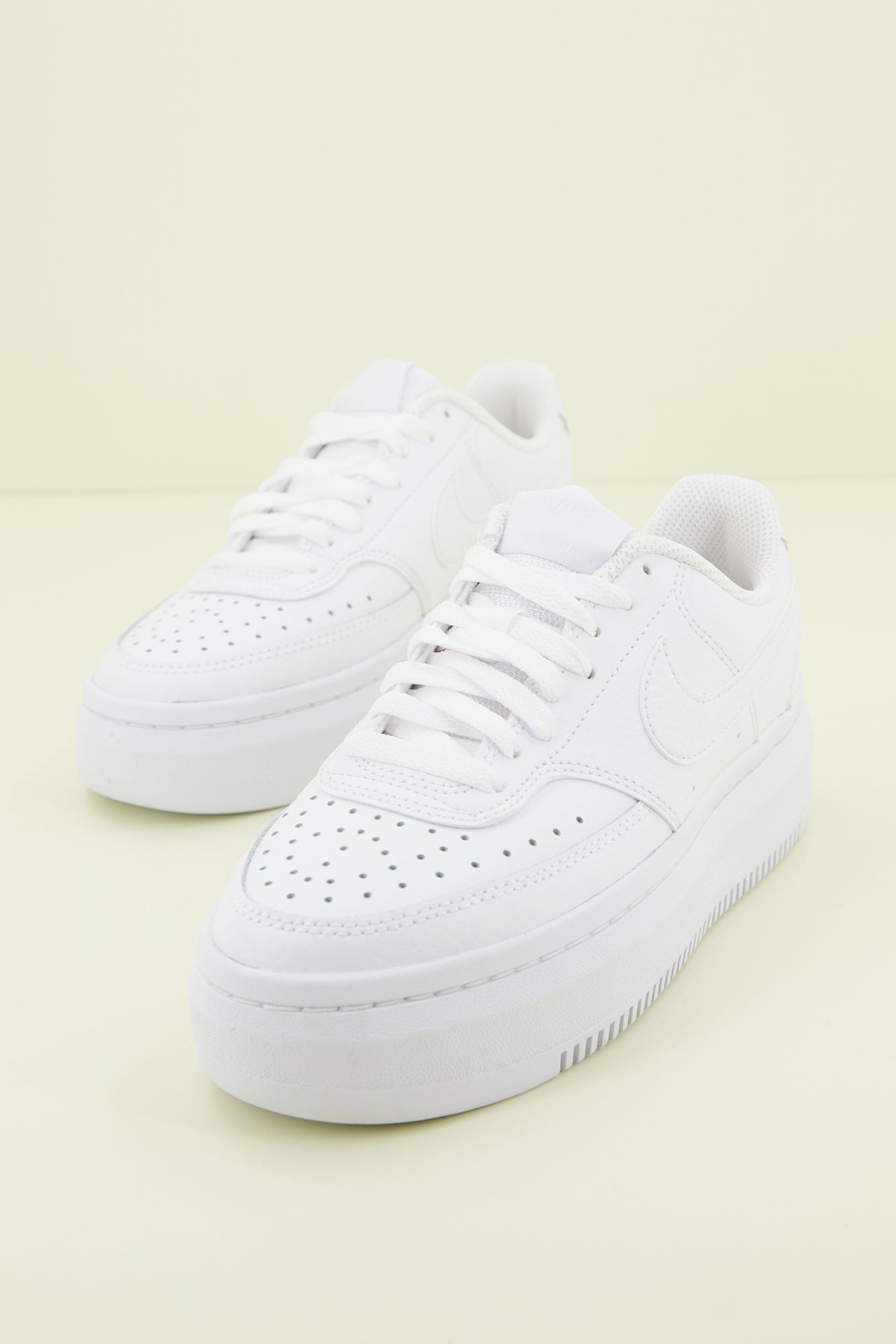 NIKE COURT VISION ALTA LTR en color BLANCO (2)