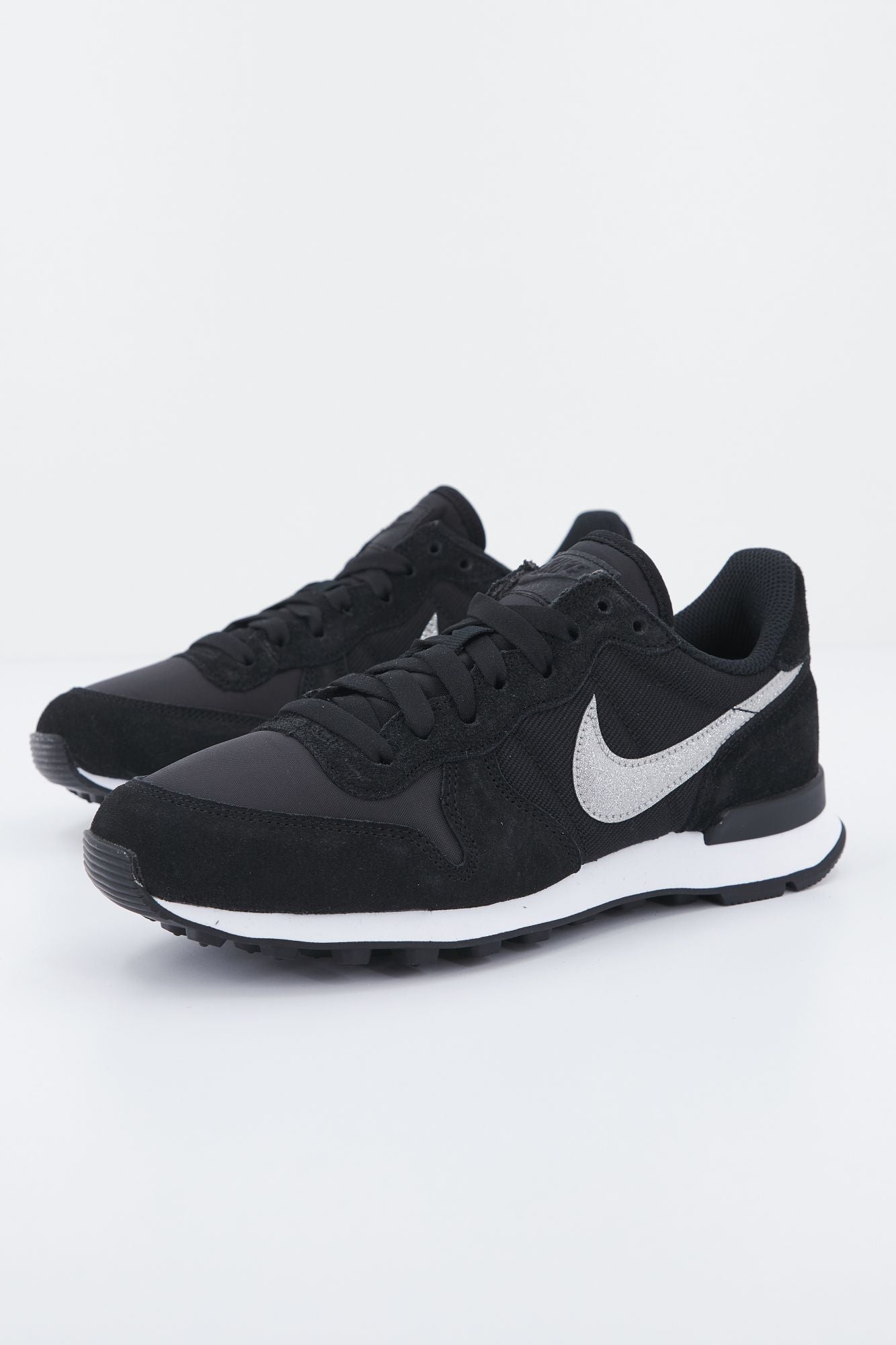NIKE W INTERNATIONALIST en color NEGRO (1)