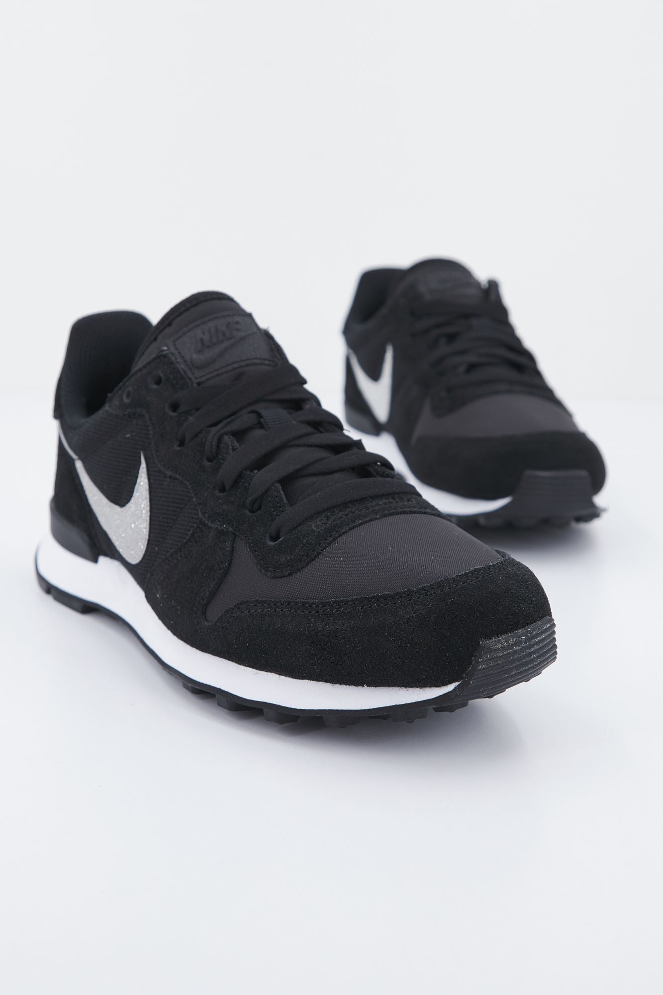 NIKE W INTERNATIONALIST en color NEGRO (2)