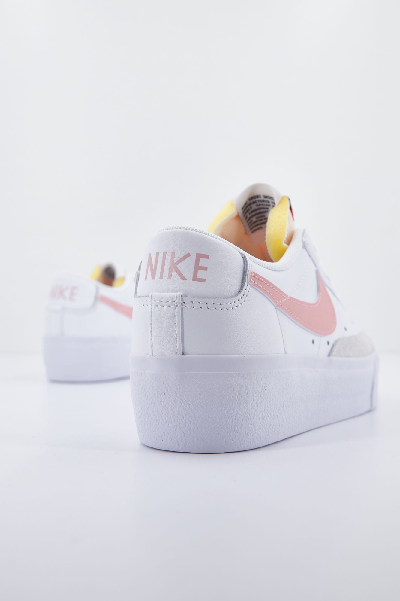 NIKE BLAZER LOW PLATFORM WOM en color BLANCO (4)