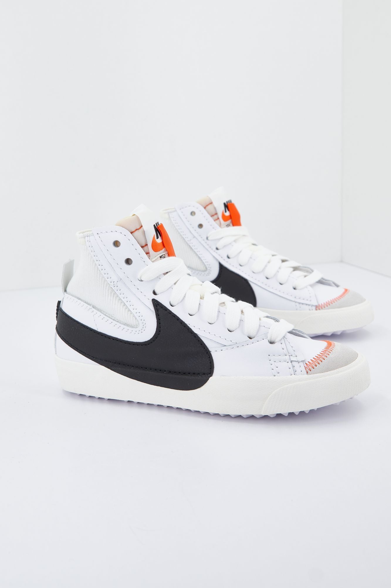 NIKE BLAZER MID '77 JUMBO  en color BLANCO (1)