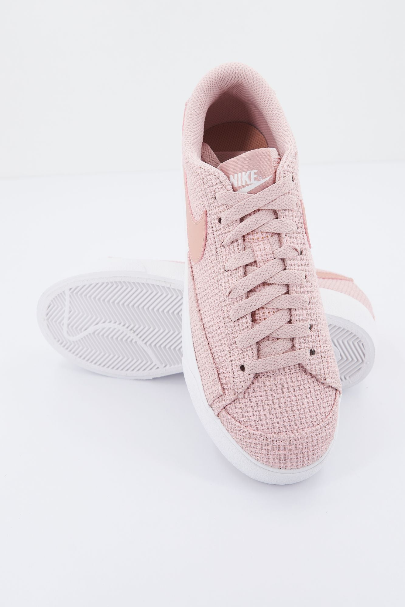 NIKE W BLAZER LOW PLATFORM en color ROSA (4)