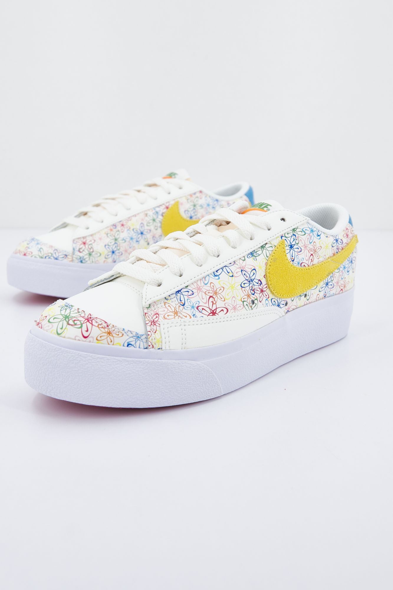 NIKE WMNS BLAZER LW en color FLORAL (3)