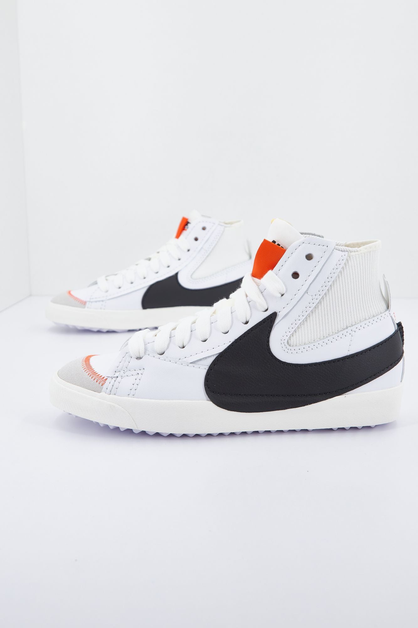 NIKE BLAZER MID '77 JUMBO ME en color BLANCO (2)