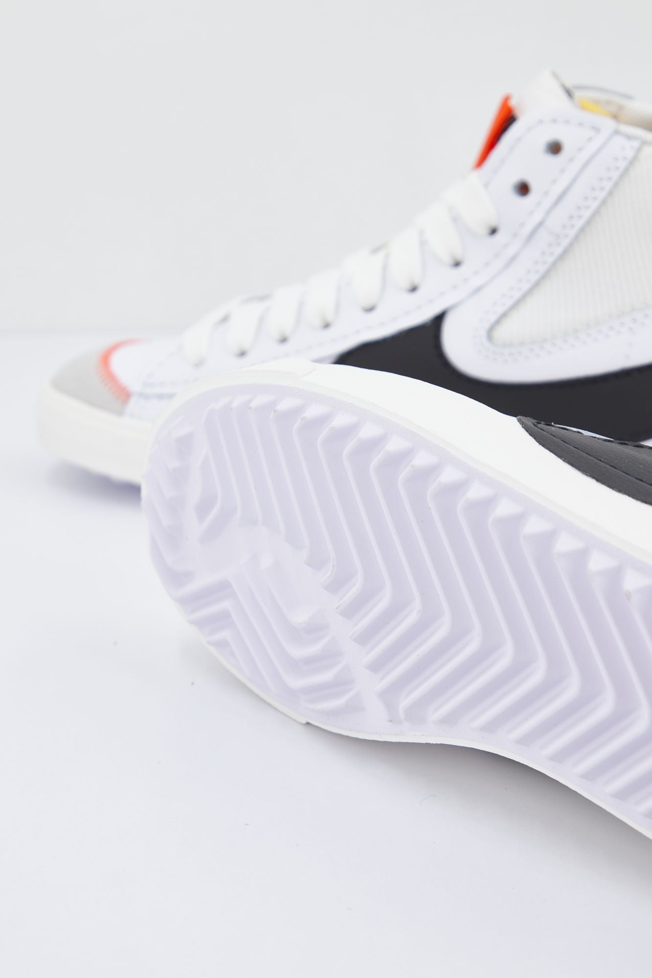 NIKE BLAZER MID '77 JUMBO ME en color BLANCO (3)
