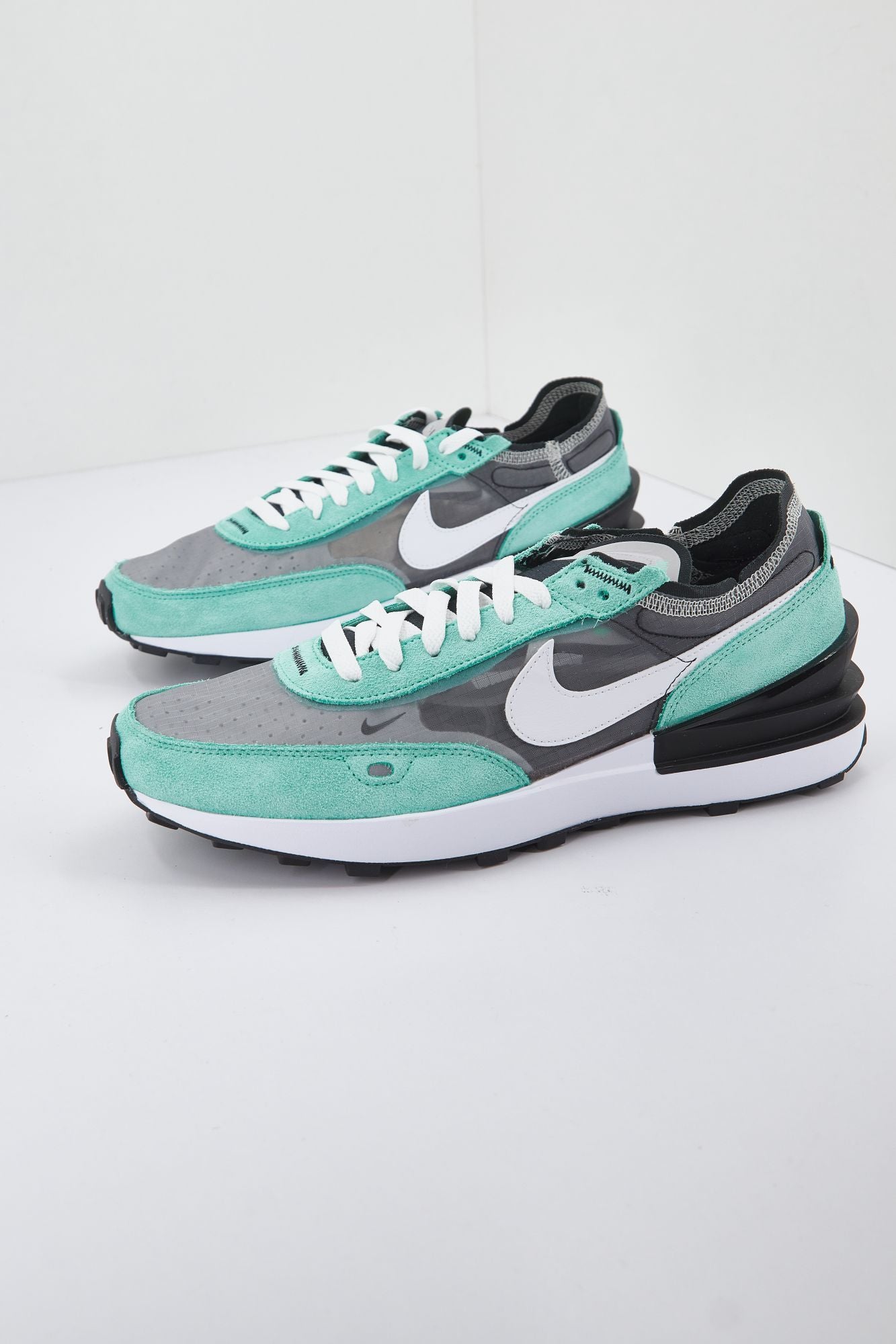 NIKE WAFFLE ONE SE MEN'S en color VERDE (1)