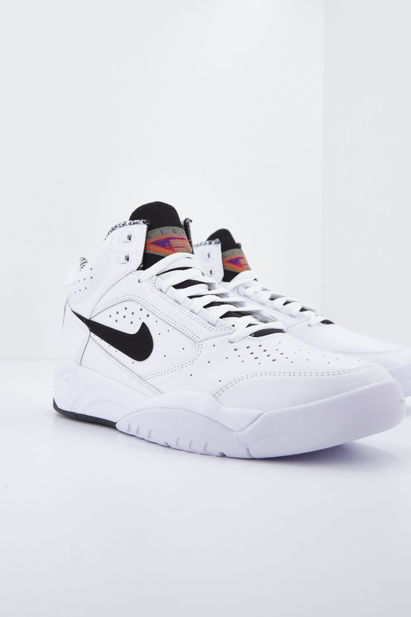 NIKE NIKE AIR FLIGHT LITE MID MEN en color BLANCO (1)