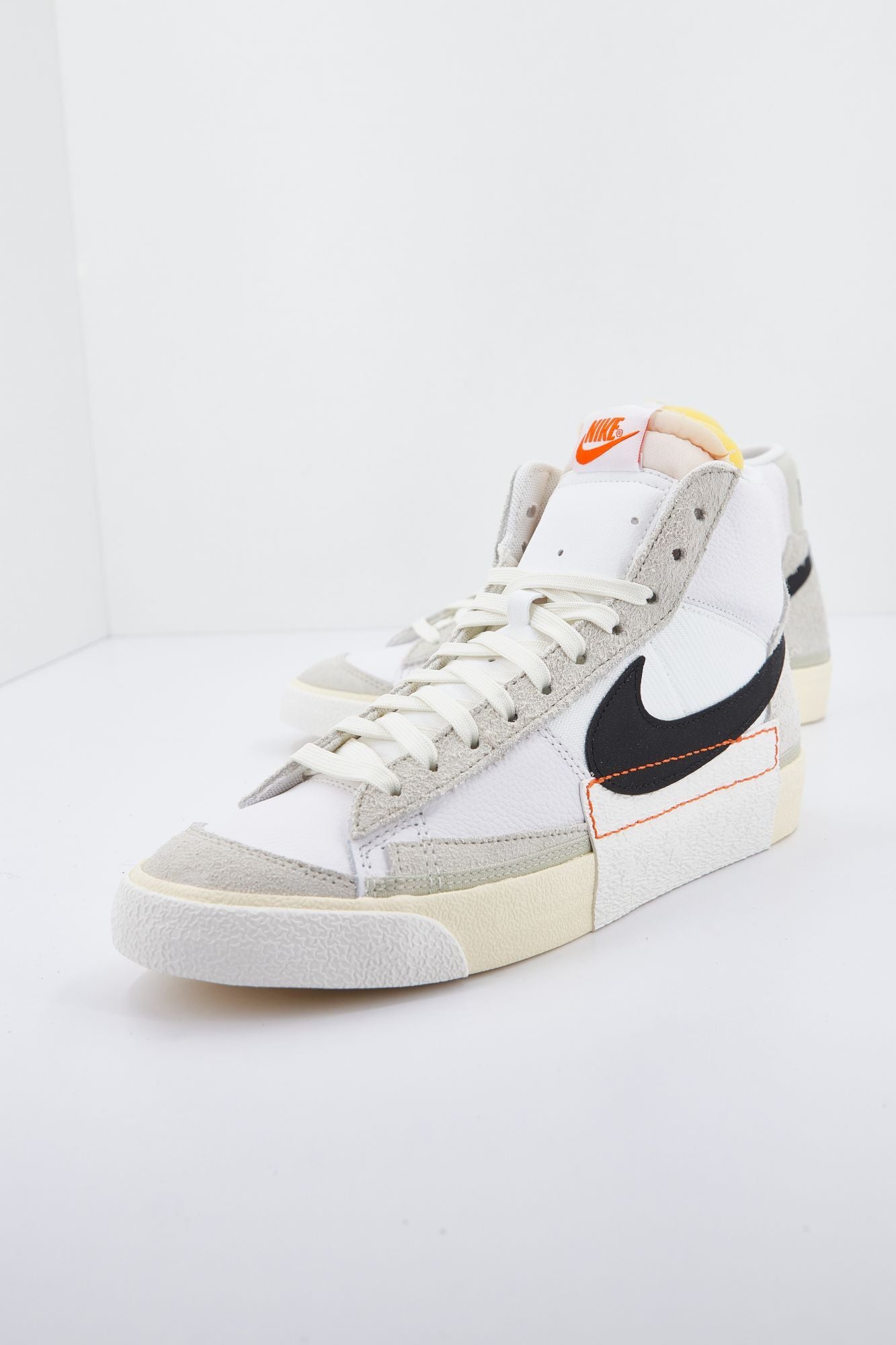 NIKE BLAZER '77 REMASTERED M en color BLANCO (1)