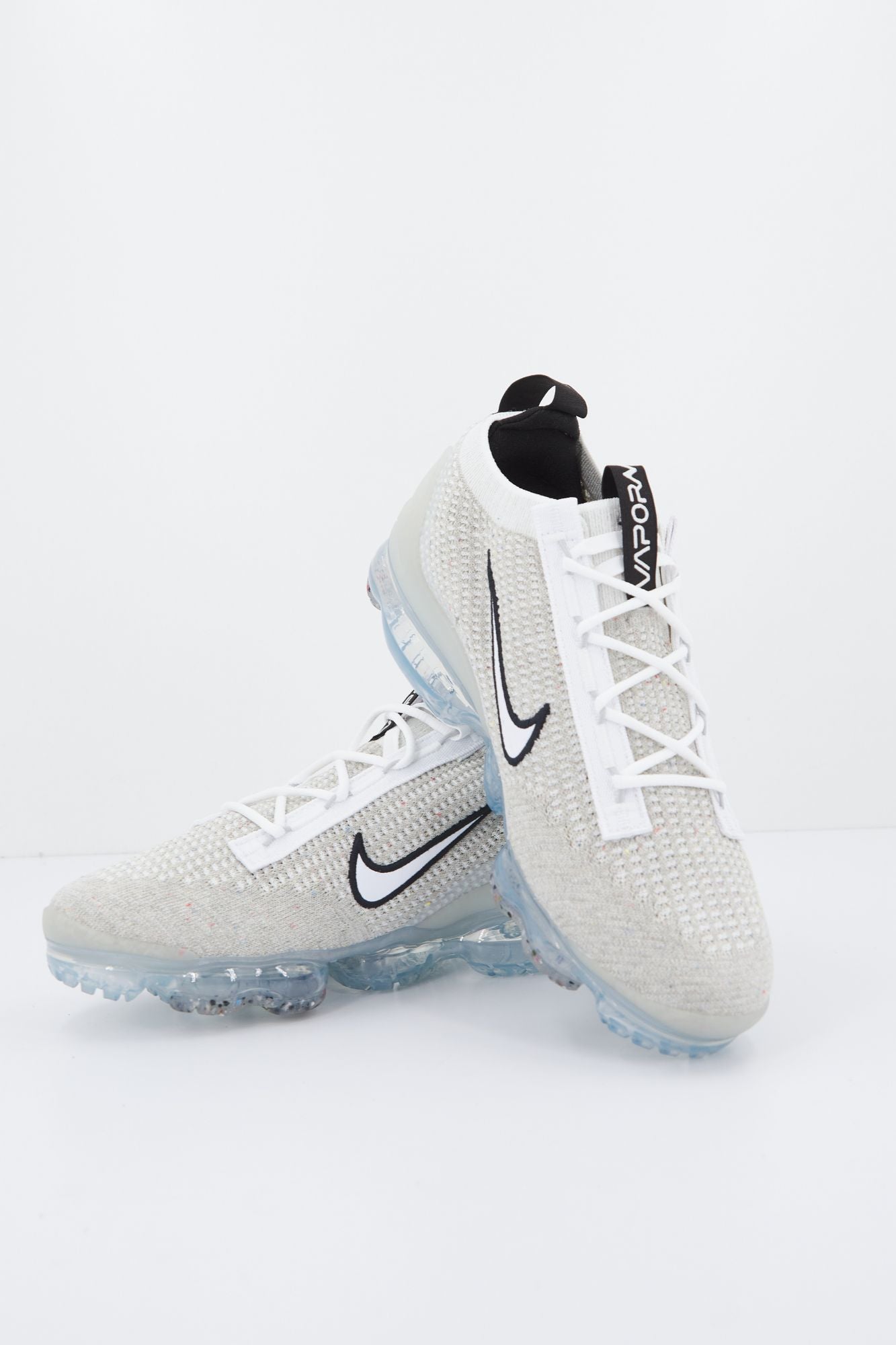 NIKE AIR VAPORMAX FK en color BEIS (1)