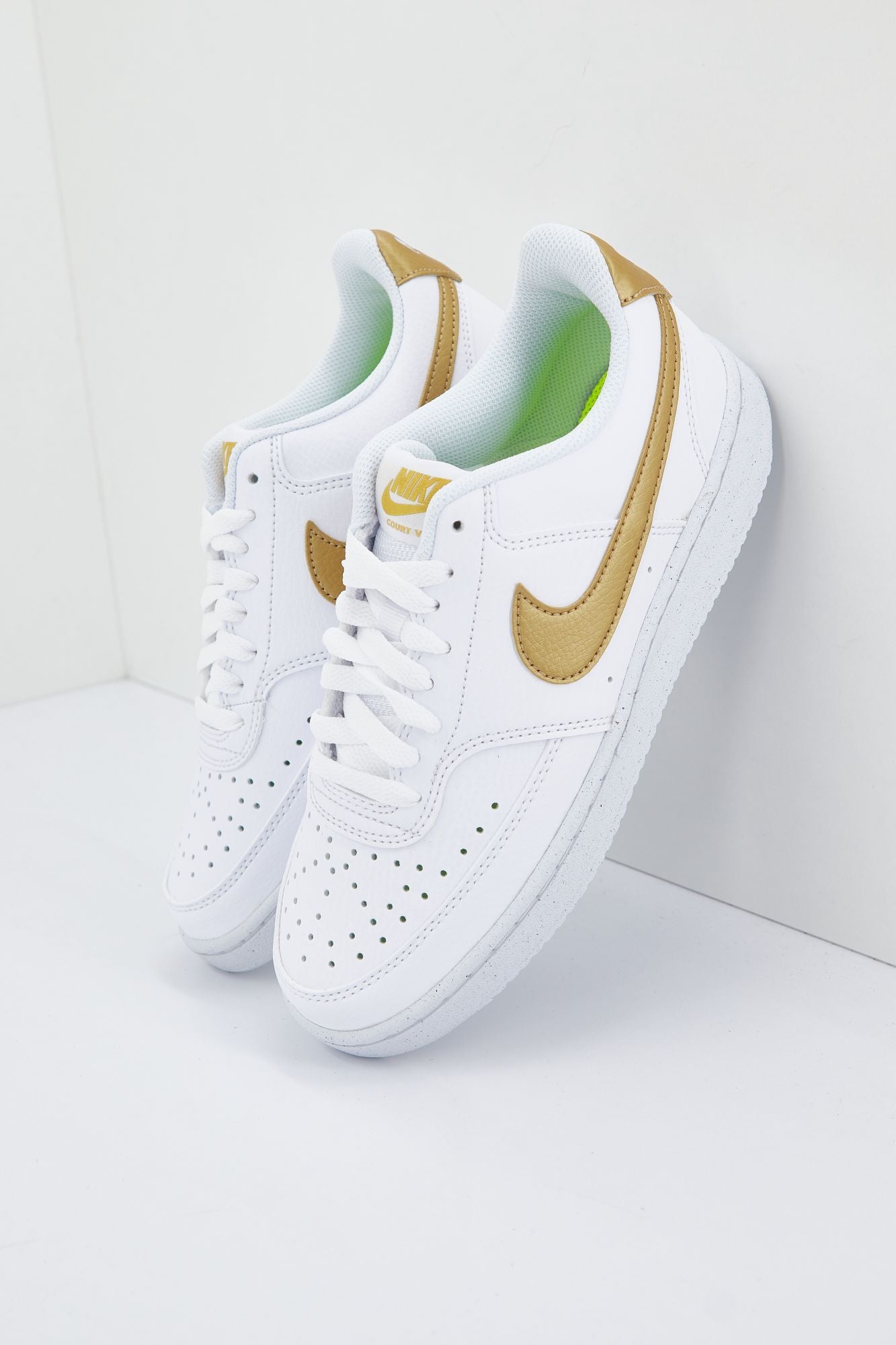 NIKE COURT VISION LOW BE WOM en color BLANCO (1)