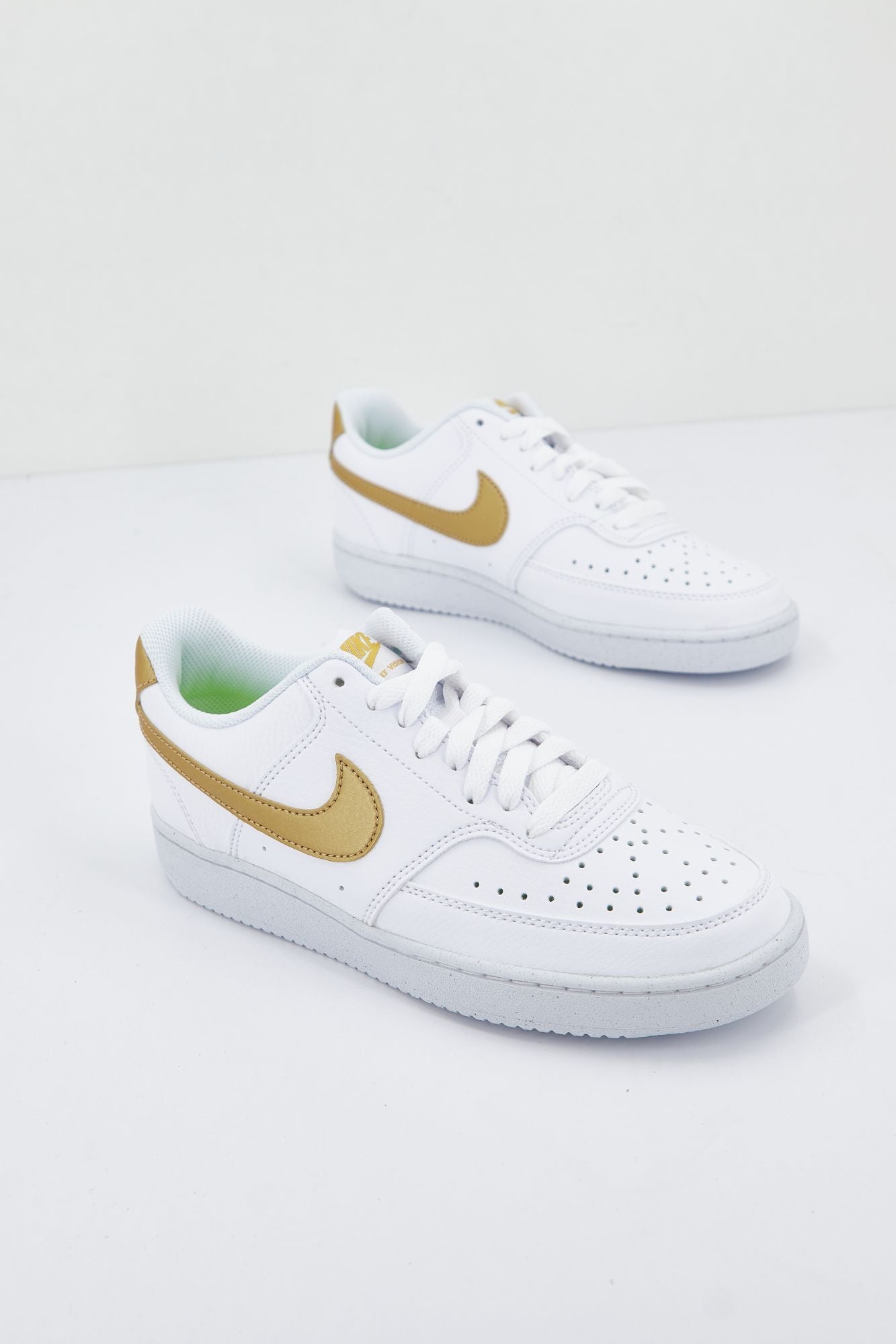 NIKE COURT VISION LOW BE WOM en color BLANCO (2)