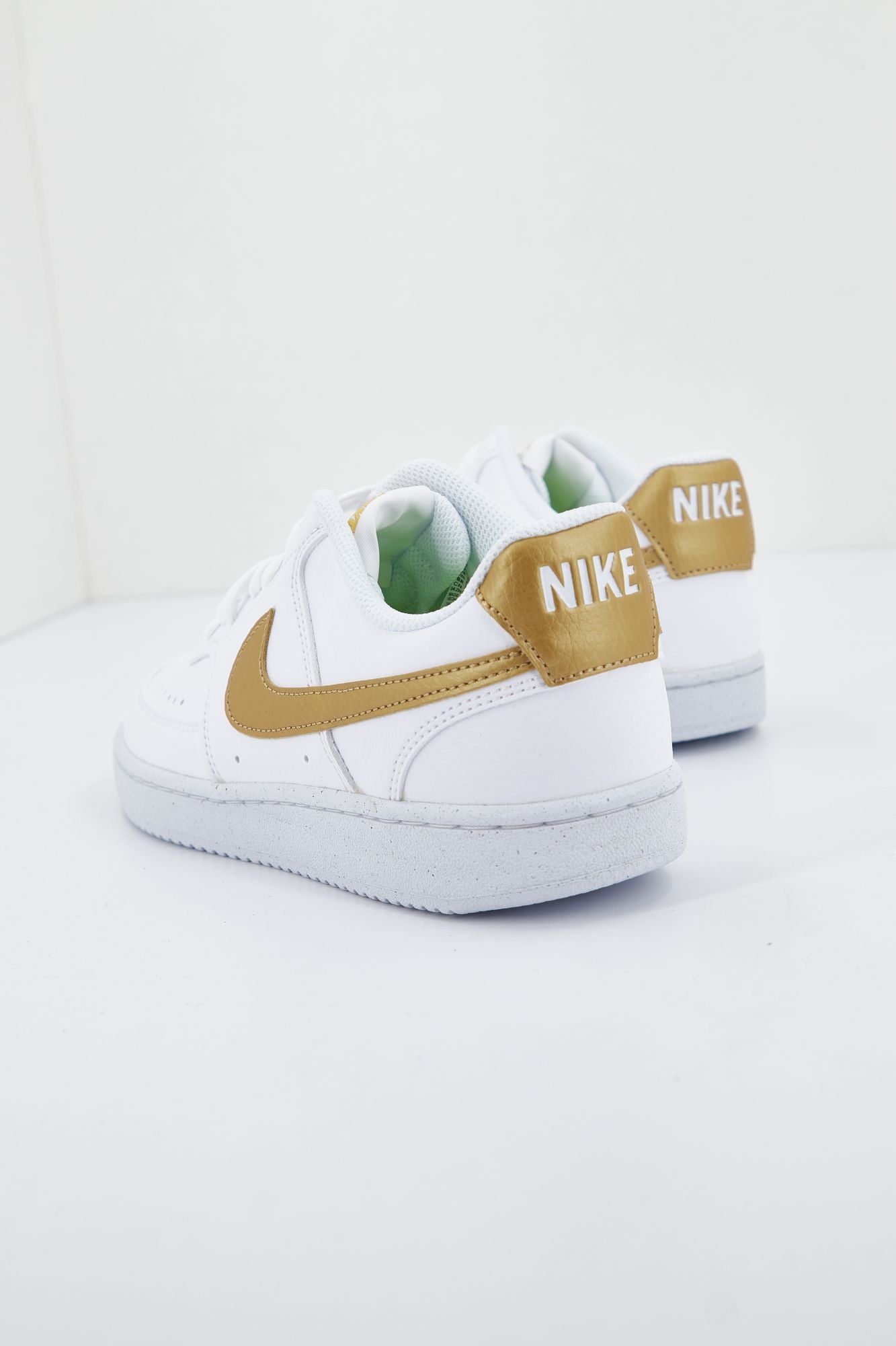 NIKE COURT VISION LOW BE WOM en color BLANCO (3)