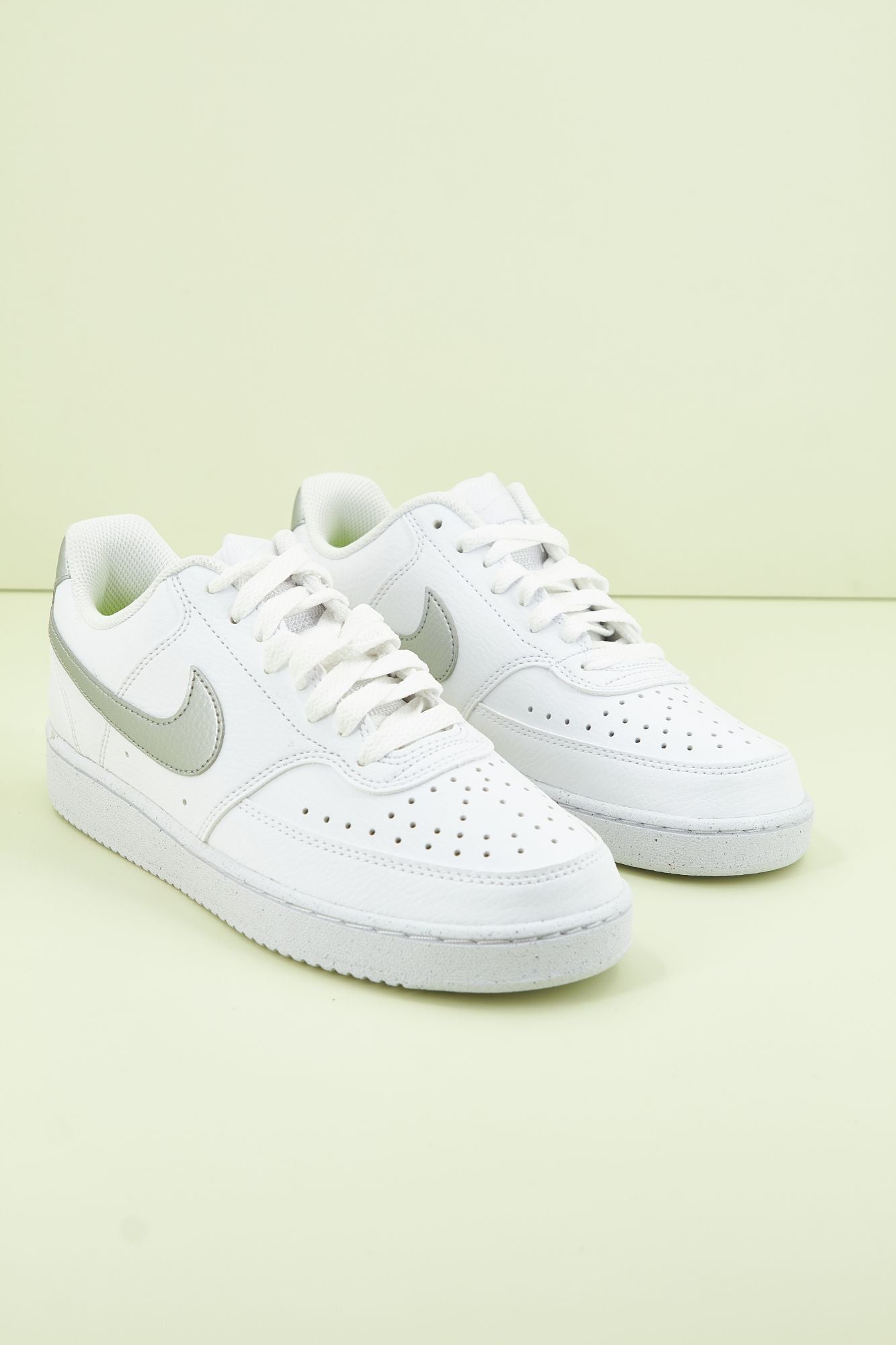NIKE COURT VISION LOW BE WOM en color BLANCO (3)
