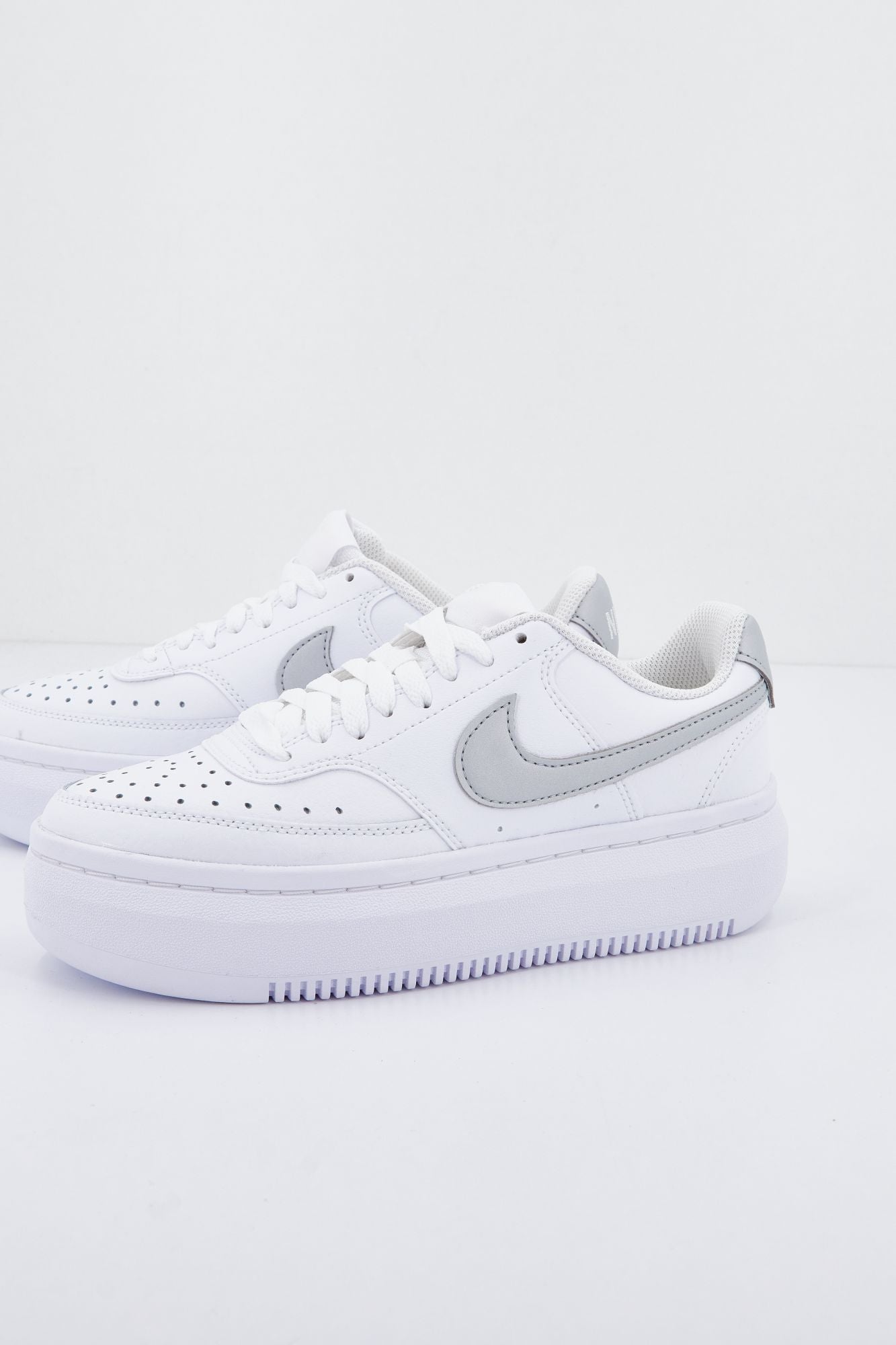 NIKE COURT VISION ALTA LTR en color BLANCO (1)