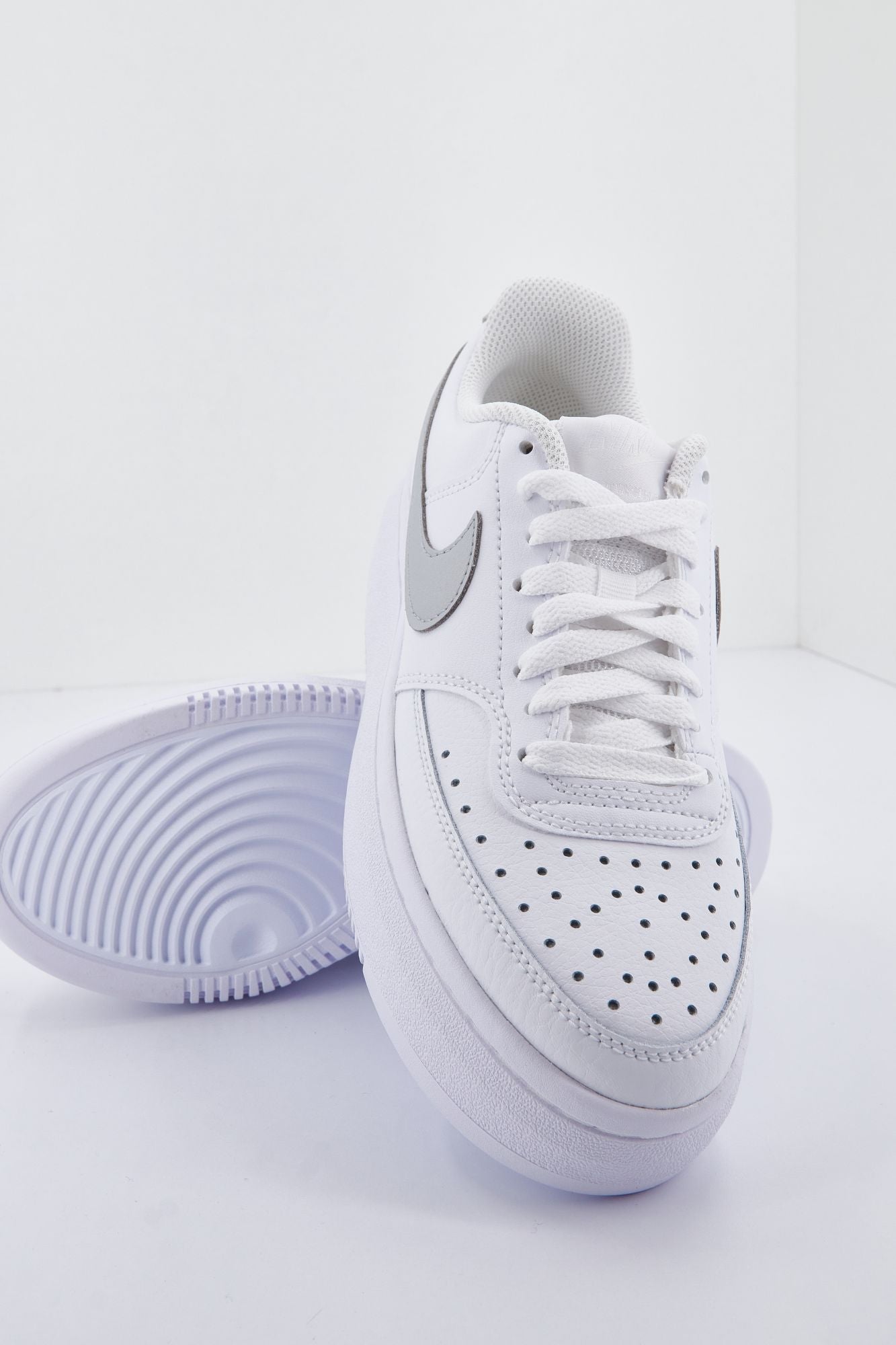 NIKE COURT VISION ALTA LTR en color BLANCO (4)