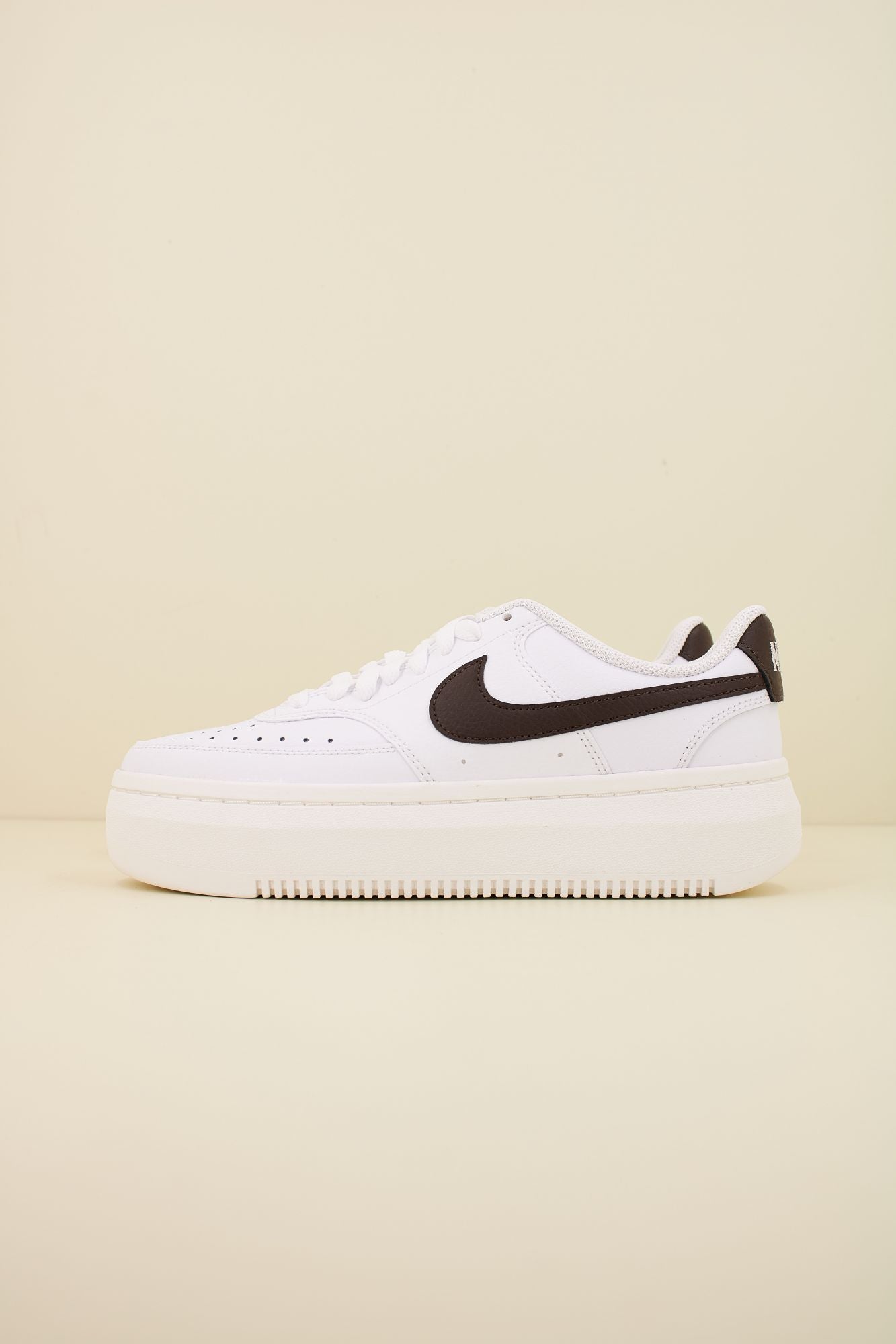 NIKE COURT VISION ALTA en color BLANCO (1)