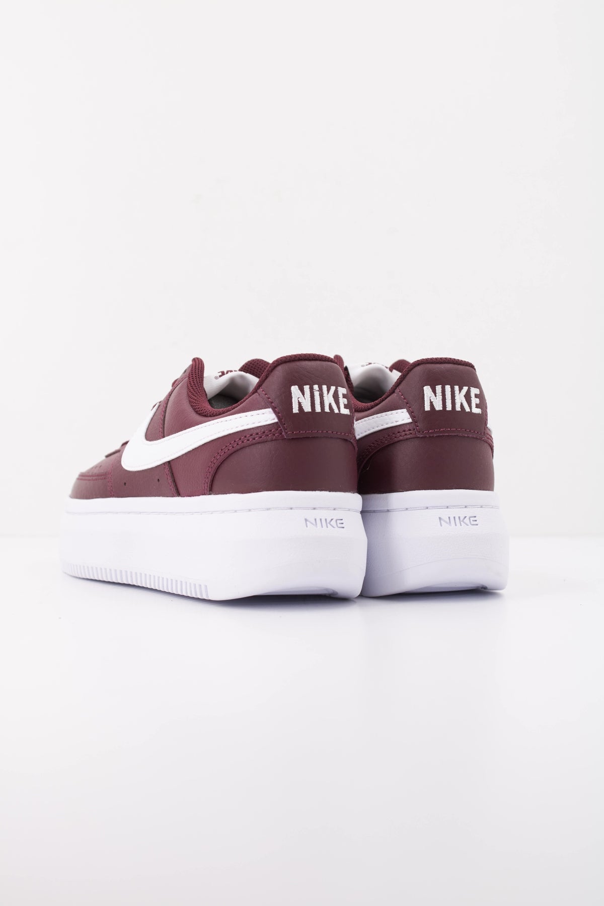 NIKE COURT VISION ALTA DM0113 en color ROJO (4)