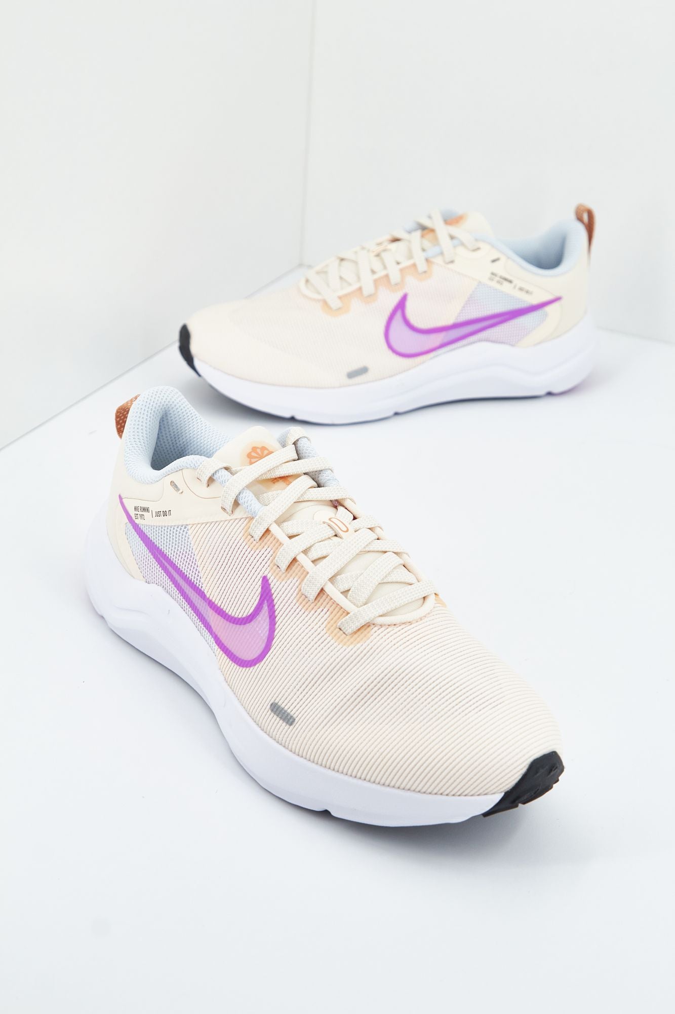 NIKE DOWNSHIFTER 12 WOMEN'S en color NARANJA (1)