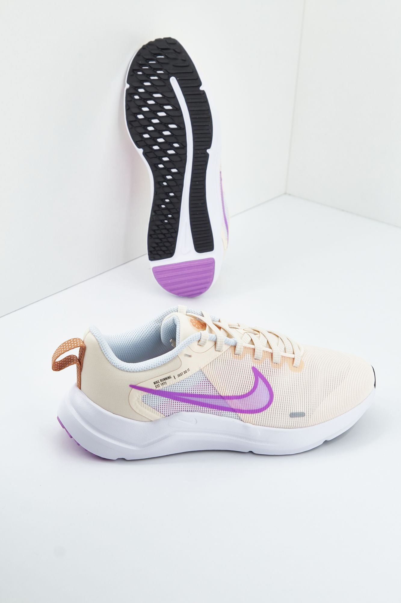 NIKE DOWNSHIFTER 12 WOMEN'S en color NARANJA (2)