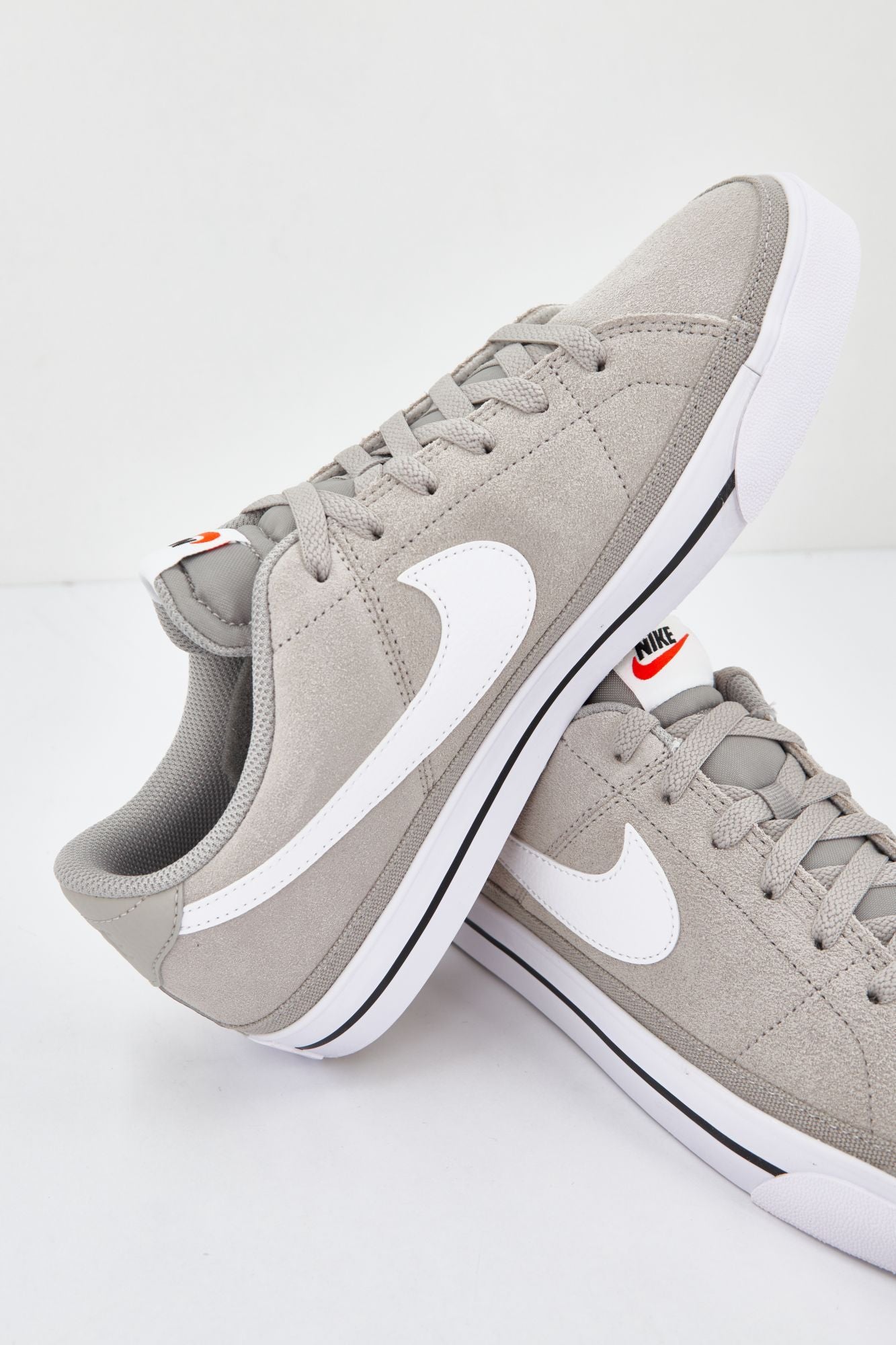 NIKE COURT LEGACY SUEDE en color GRIS (1)