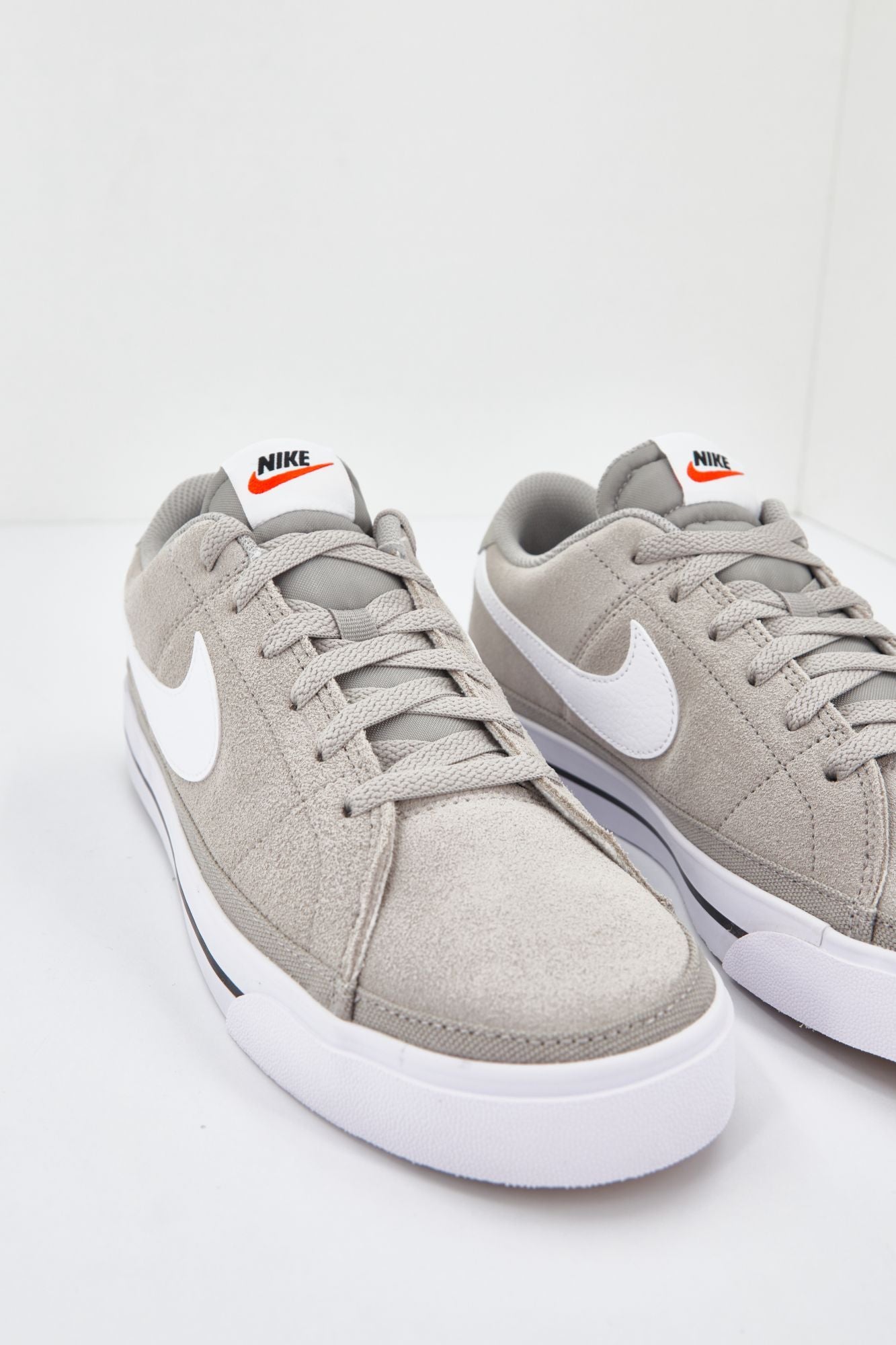 NIKE COURT LEGACY SUEDE en color GRIS (2)