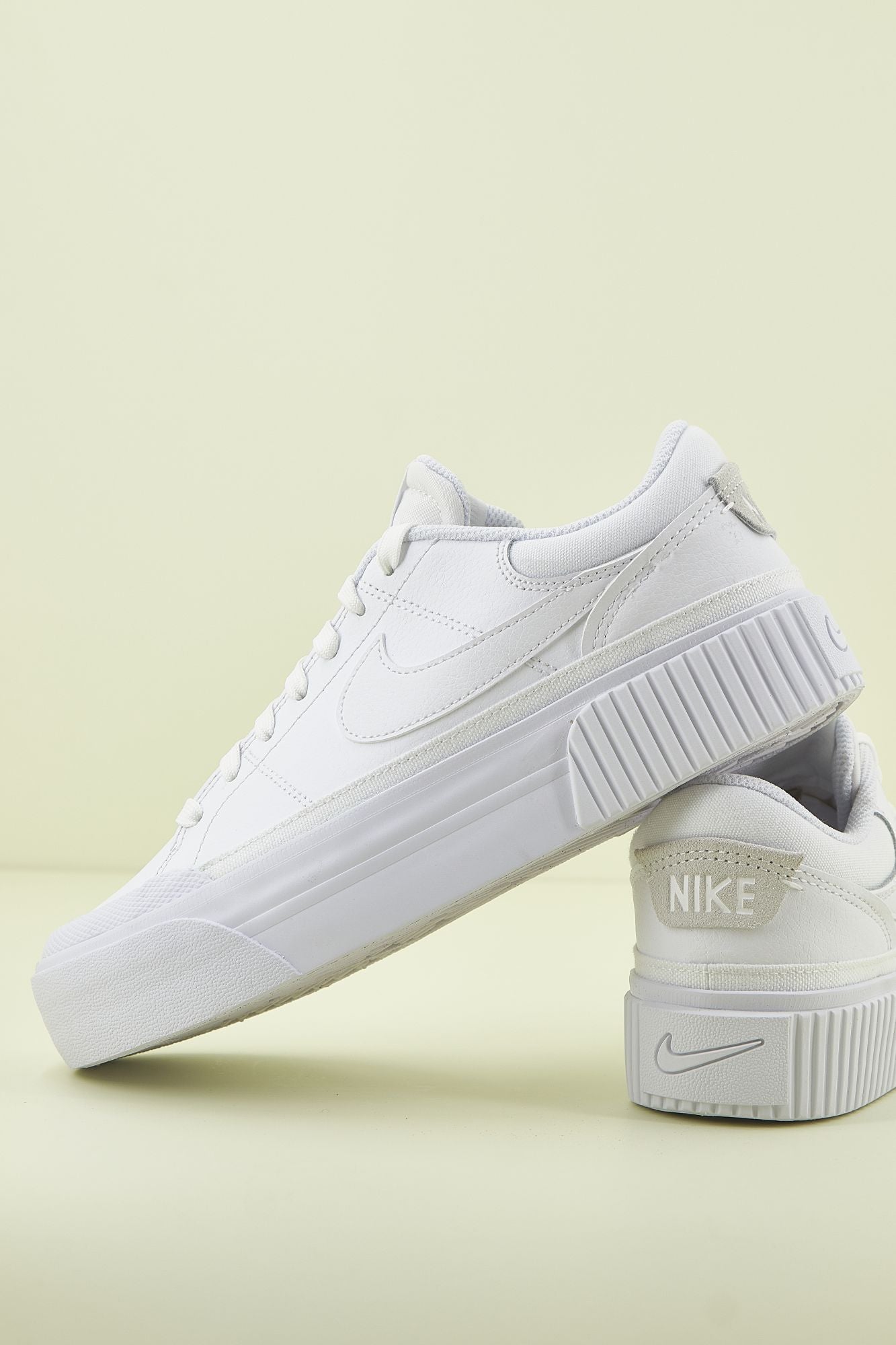 NIKE  COURT LEGACY LIFT en color BLANCO (3)