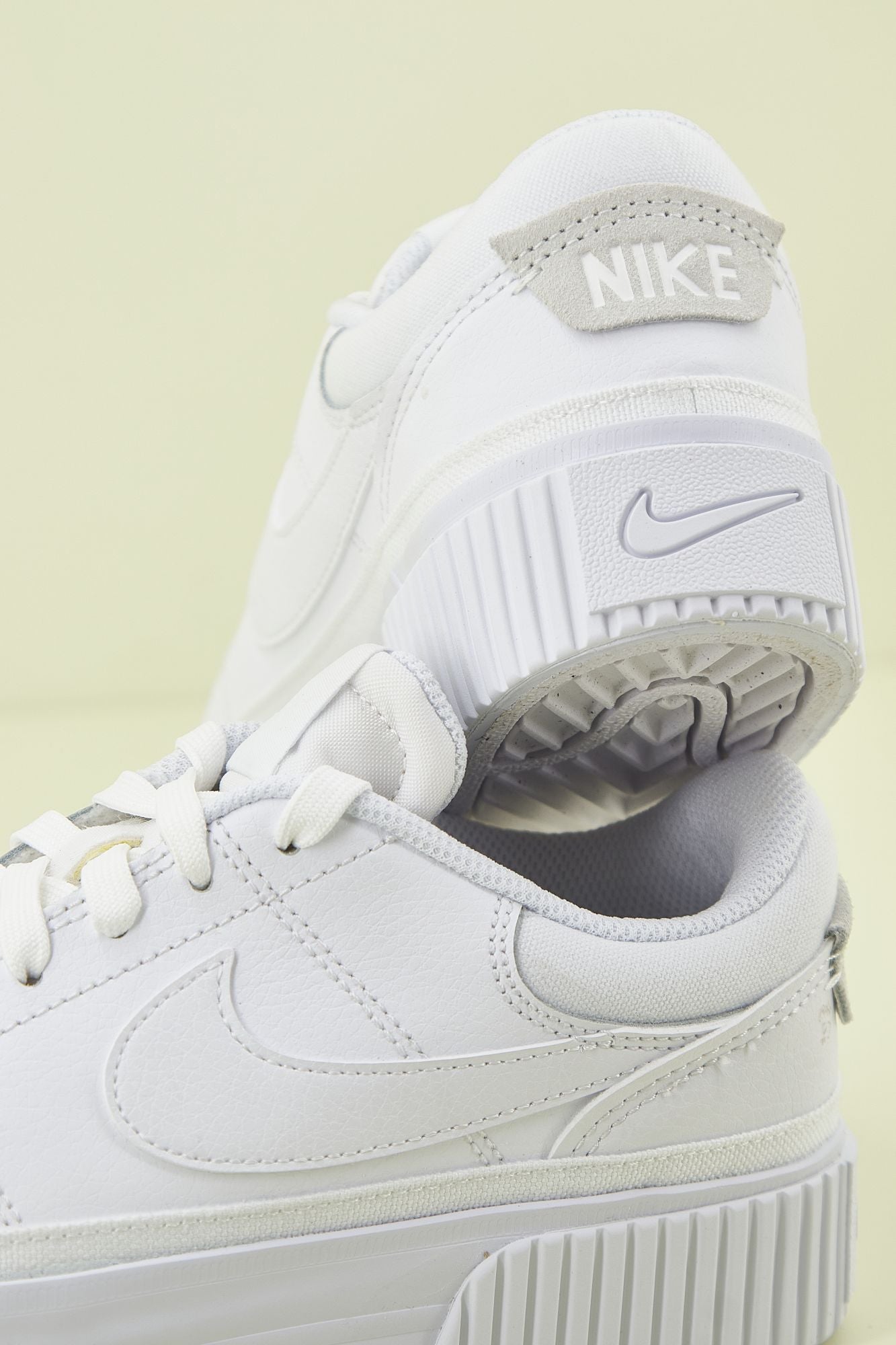 NIKE  COURT LEGACY LIFT en color BLANCO (4)