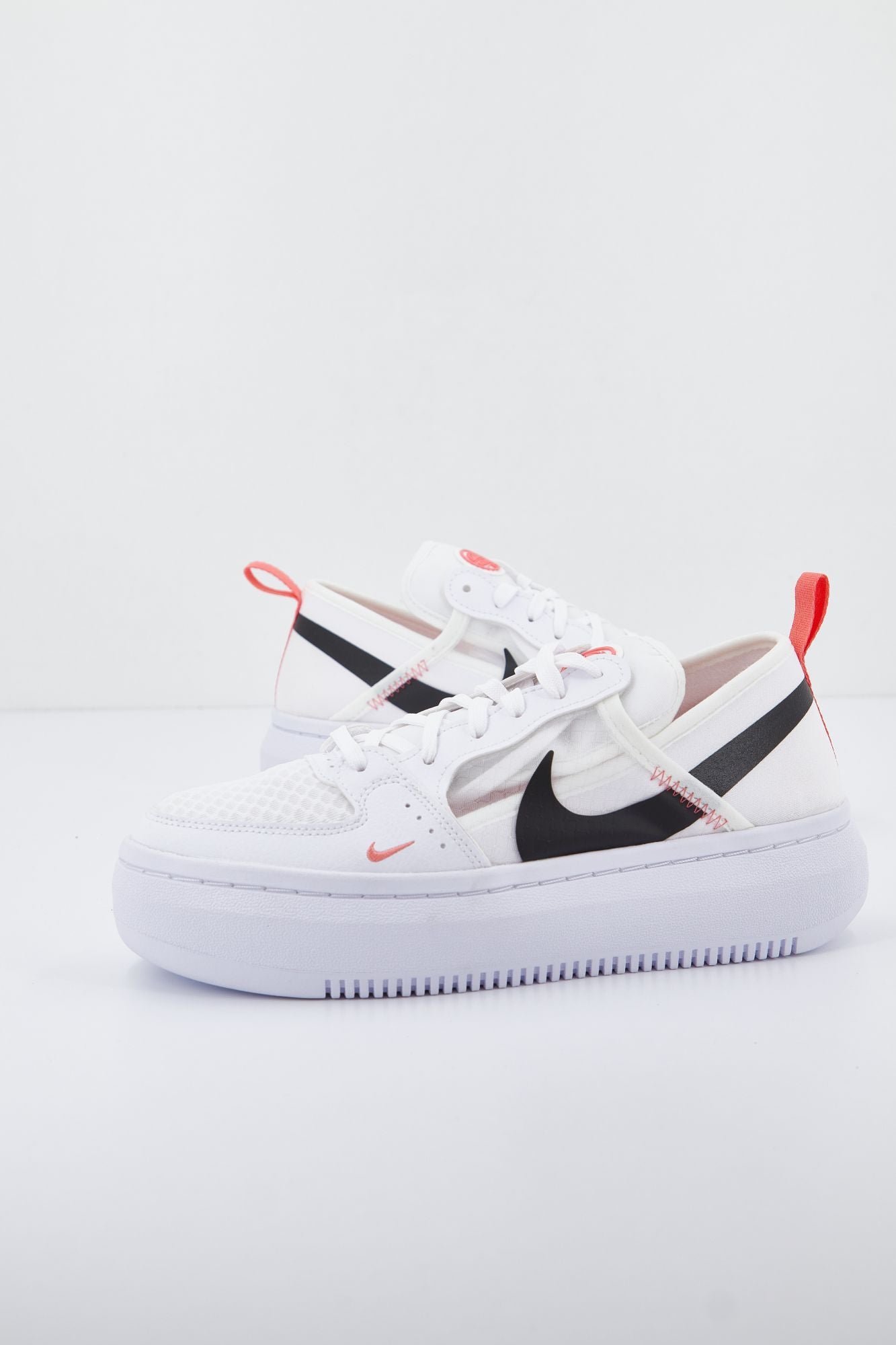 NIKE  VISION LOW WOM en color BLANCO (1)