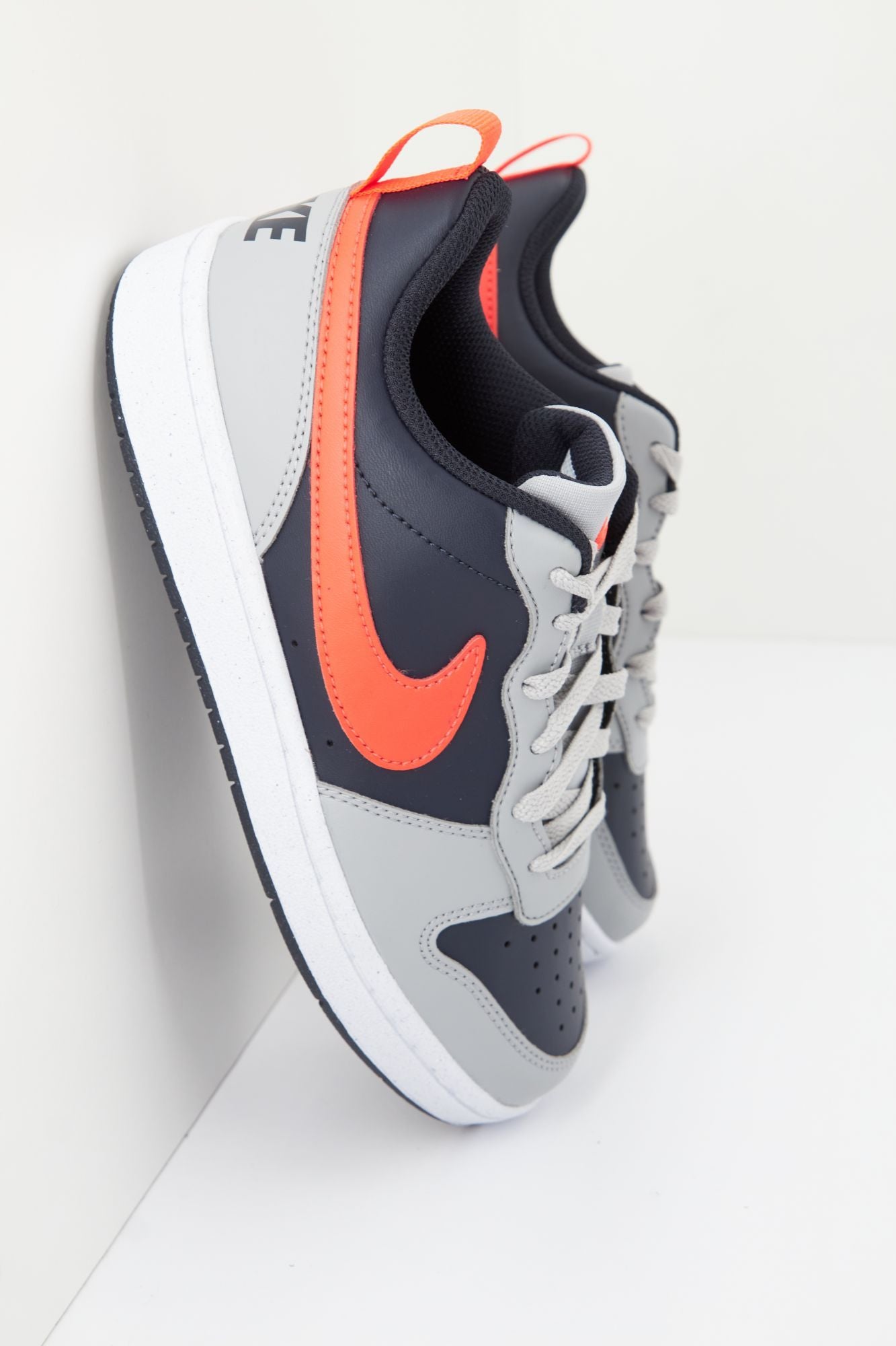 NIKE COURT BOROUGH LOW RECRAFT (GS) en color GRIS (2)