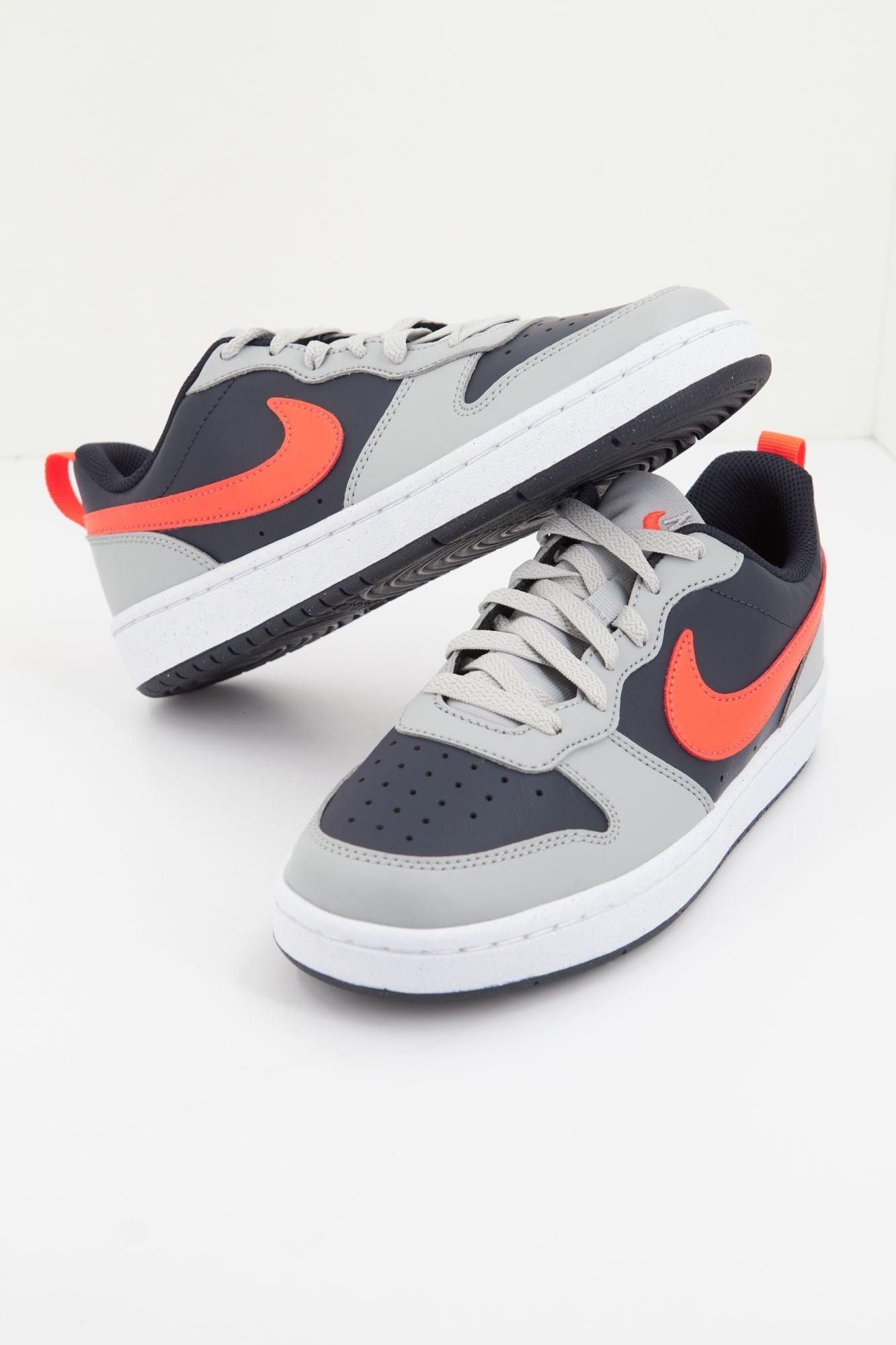 NIKE COURT BOROUGH LOW RECRAFT (GS) en color GRIS (3)