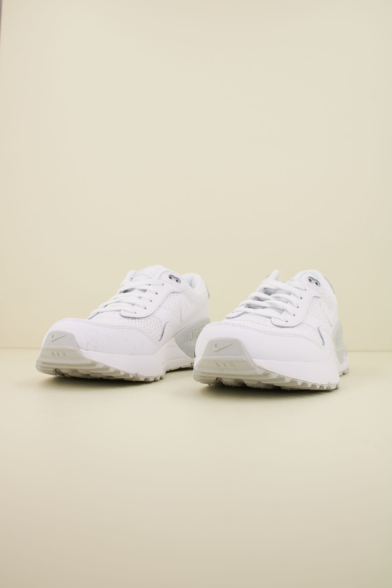 NIKE  MAX SYSTM en color BLANCO (2)