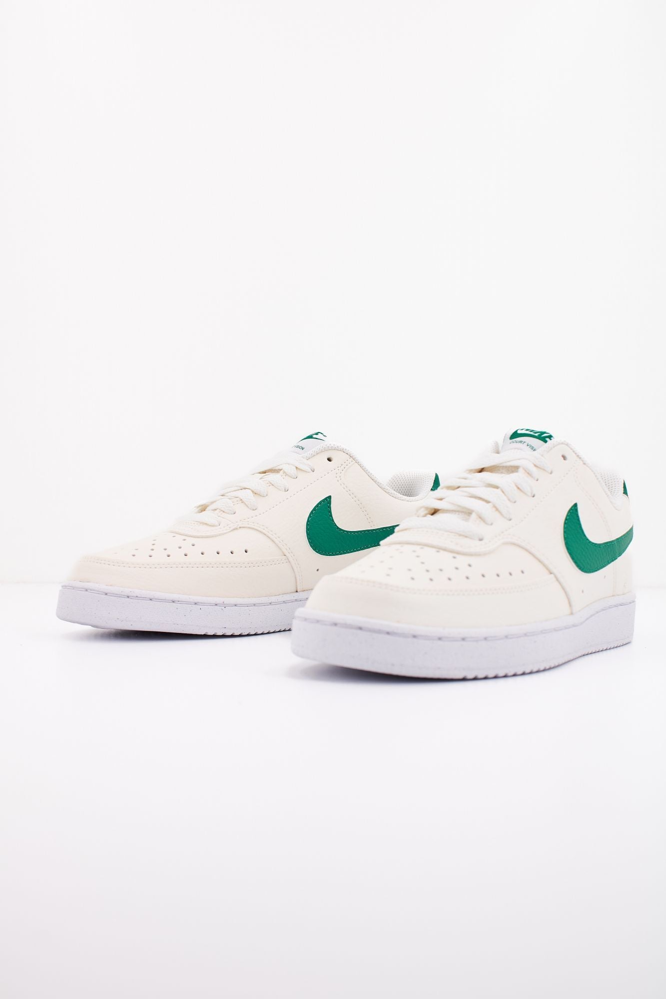 NIKE W NIKE COURT en color BEIS (2)
