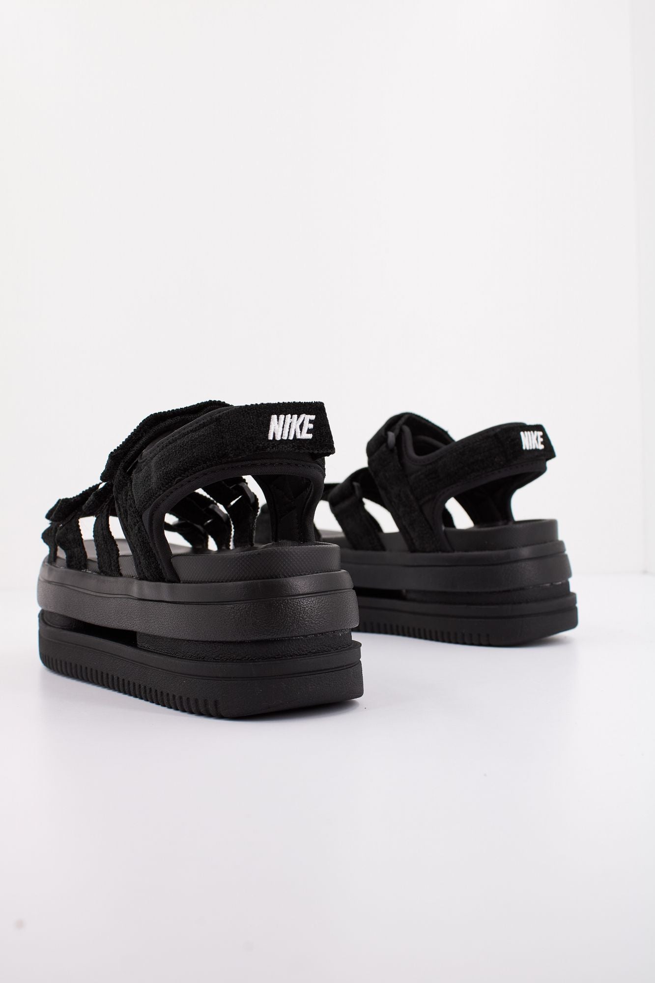 NIKE ICON CLASSIC SNDL SE en color NEGRO (3)