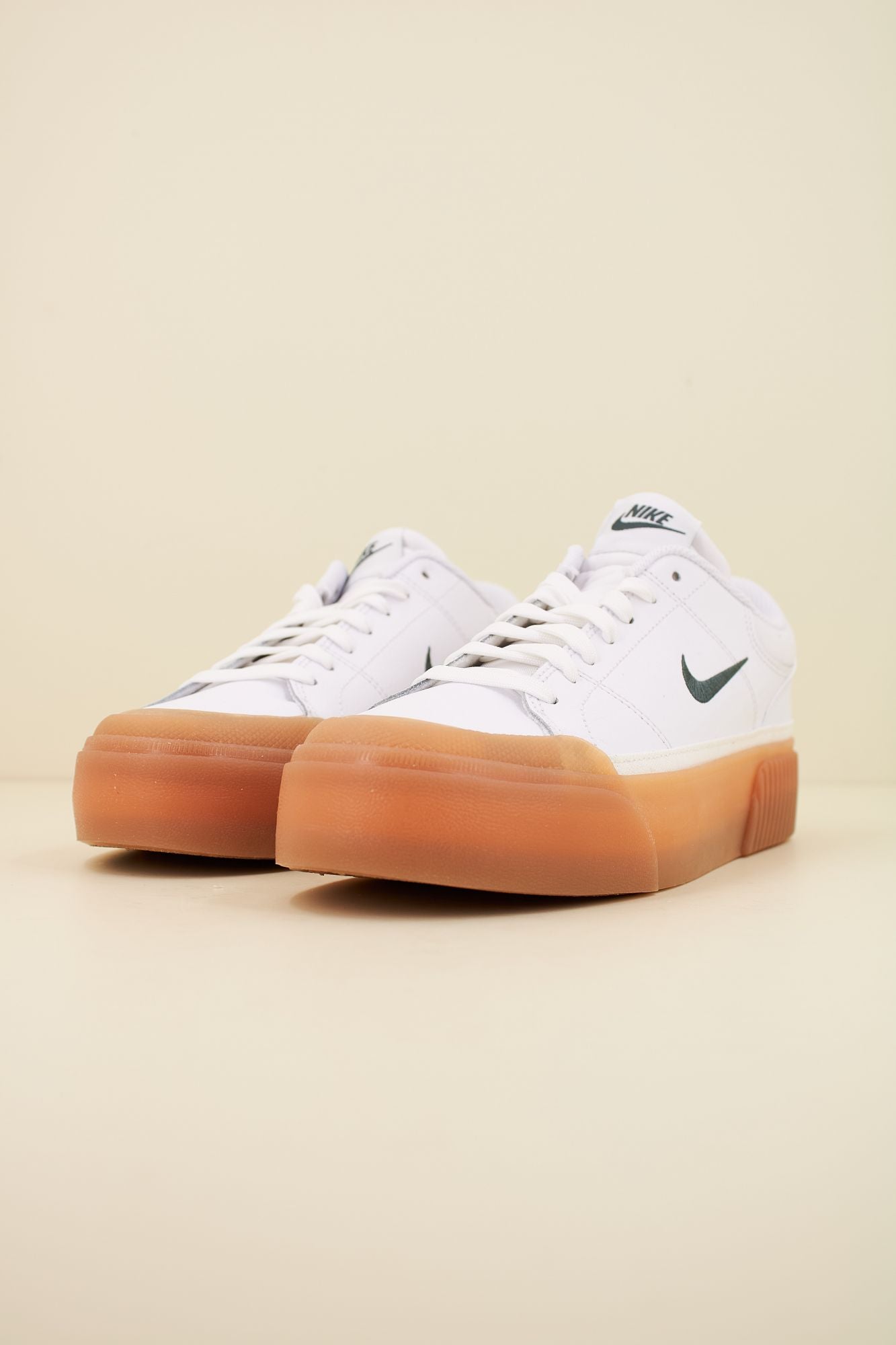 NIKE COURT LEGACY LIFT en color BLANCO (2)