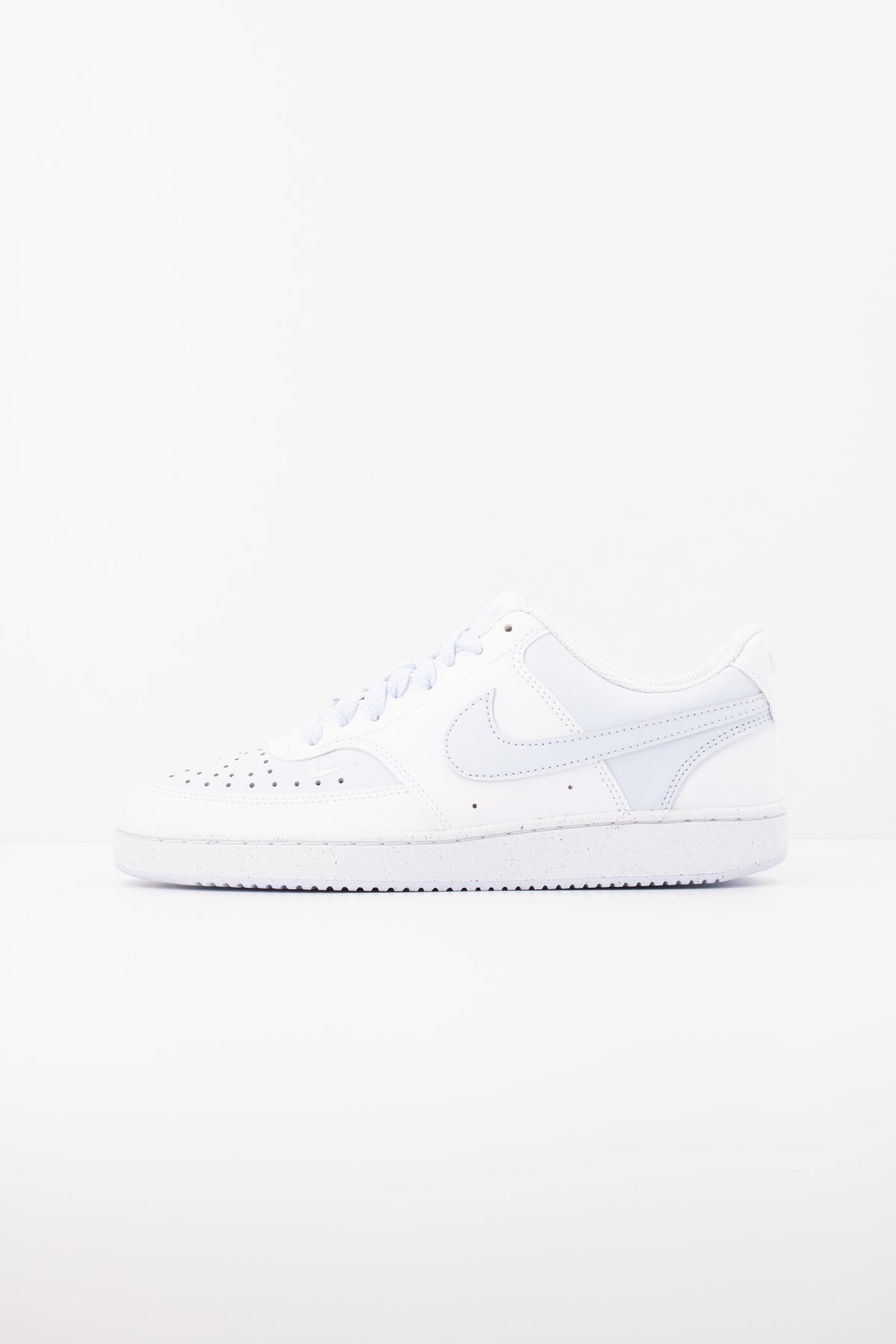 NIKE W NIKE COURT VISION LO NN en color BLANCO (1)