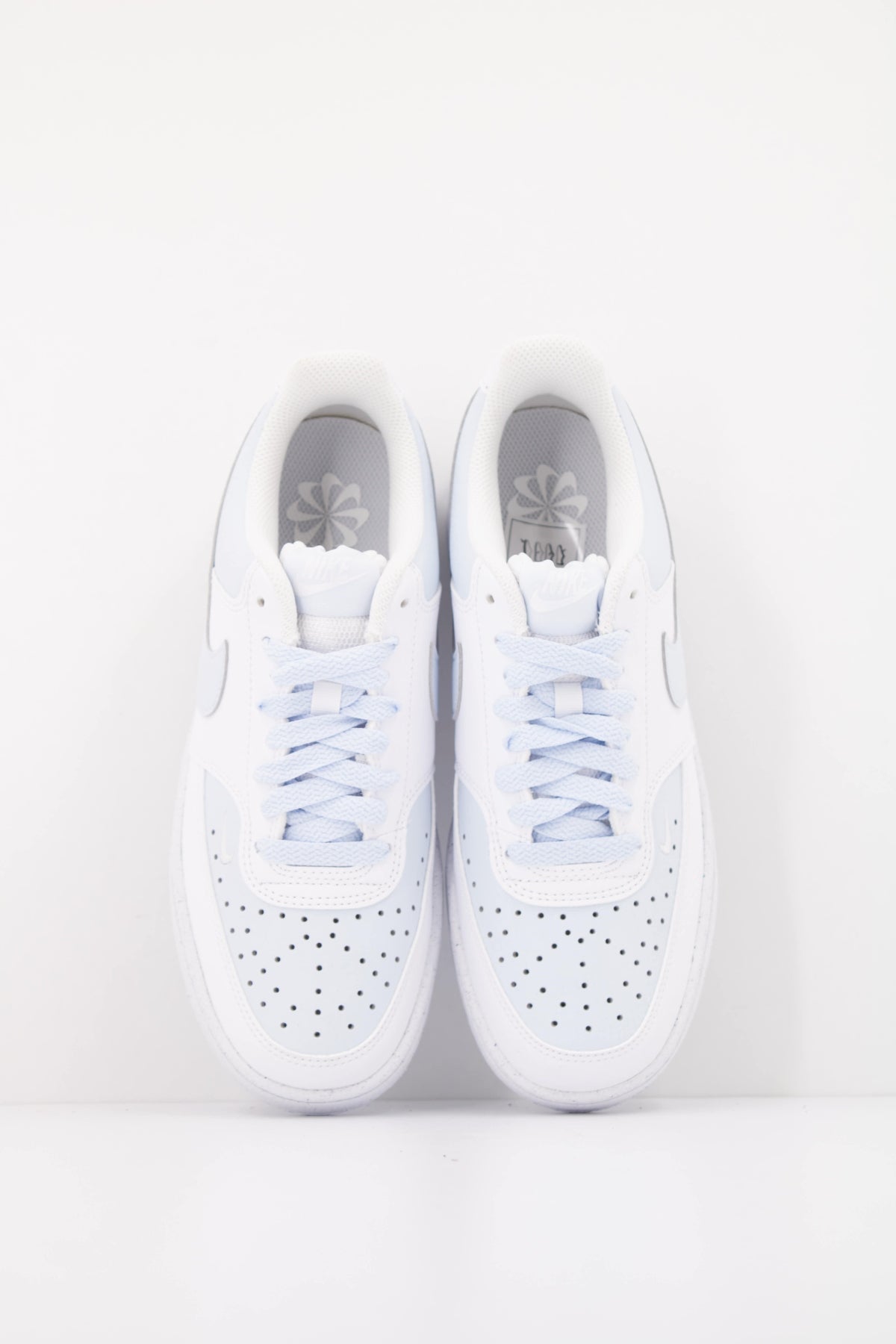 NIKE W NIKE COURT VISION LO NN en color BLANCO (3)