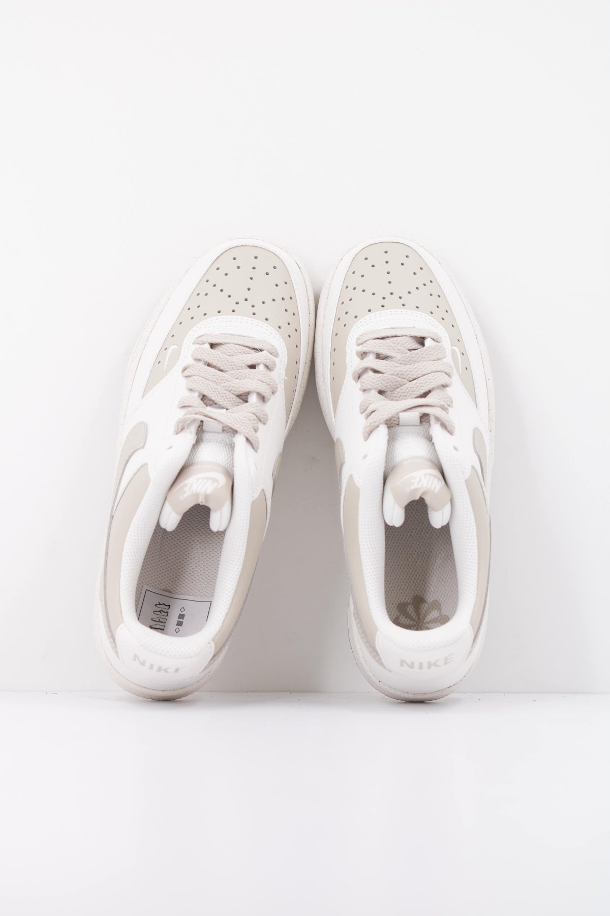 NIKE W NIKE COURT VISION LO NN en color BLANCO (3)